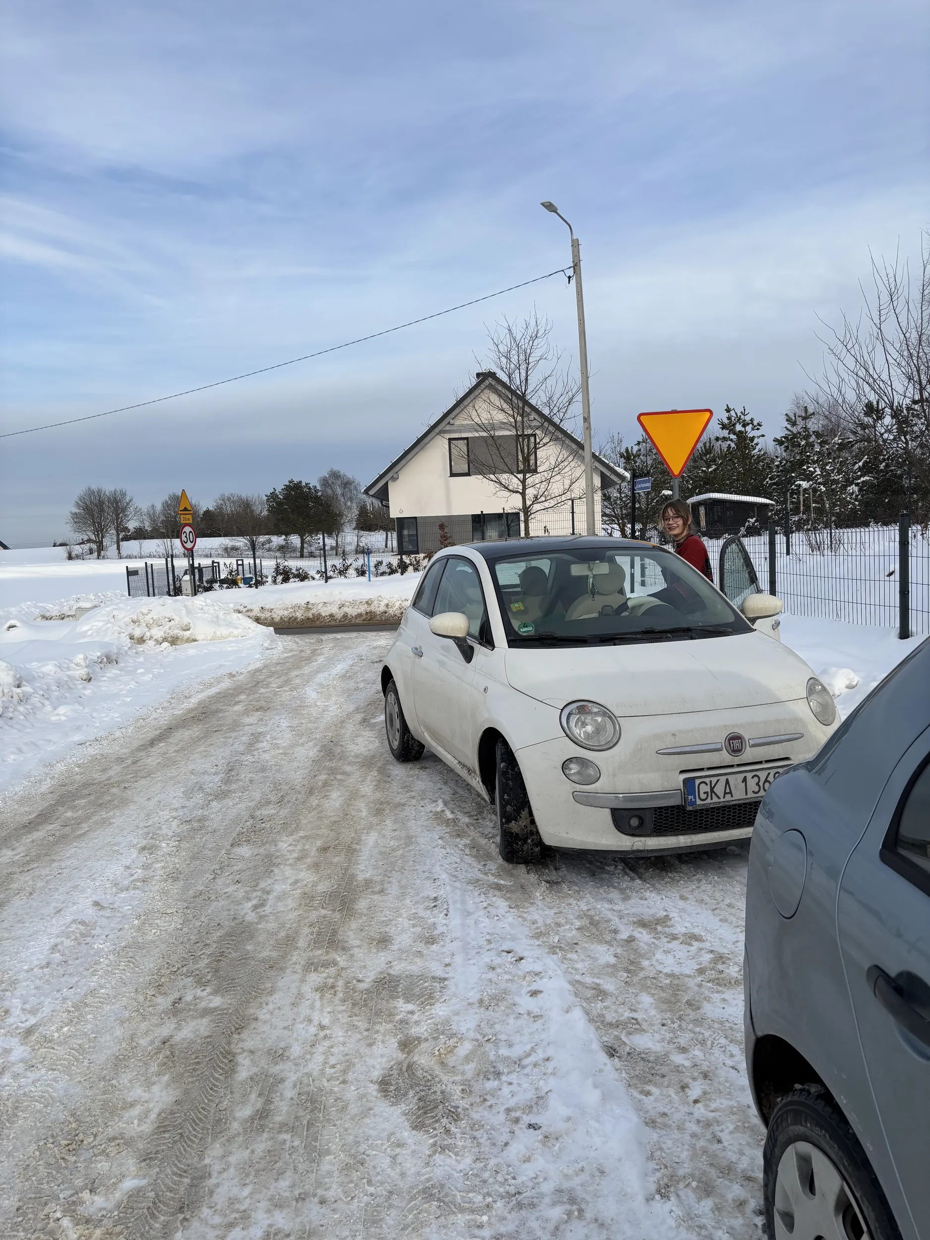 Pozostawię to bez komentarza jakbym miał karniaki przy sobie to pół auta by było