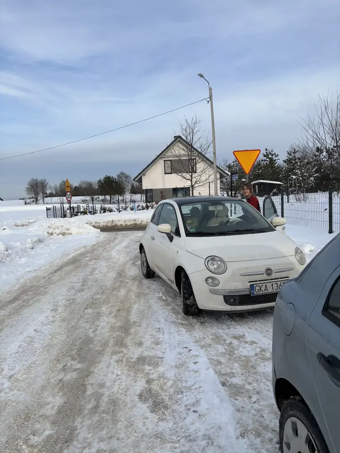 Pozostawię to bez komentarza jakbym miał karniaki przy sobie to pół auta by było