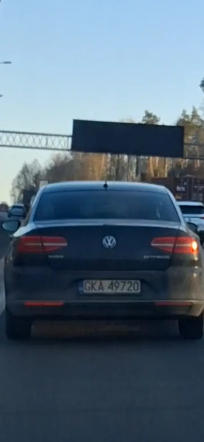 Jezdzi jak wariat na obwodnicy trojmiasta zmienia pasy jak szalony bez kierunków wymusza zajeżdża drogę