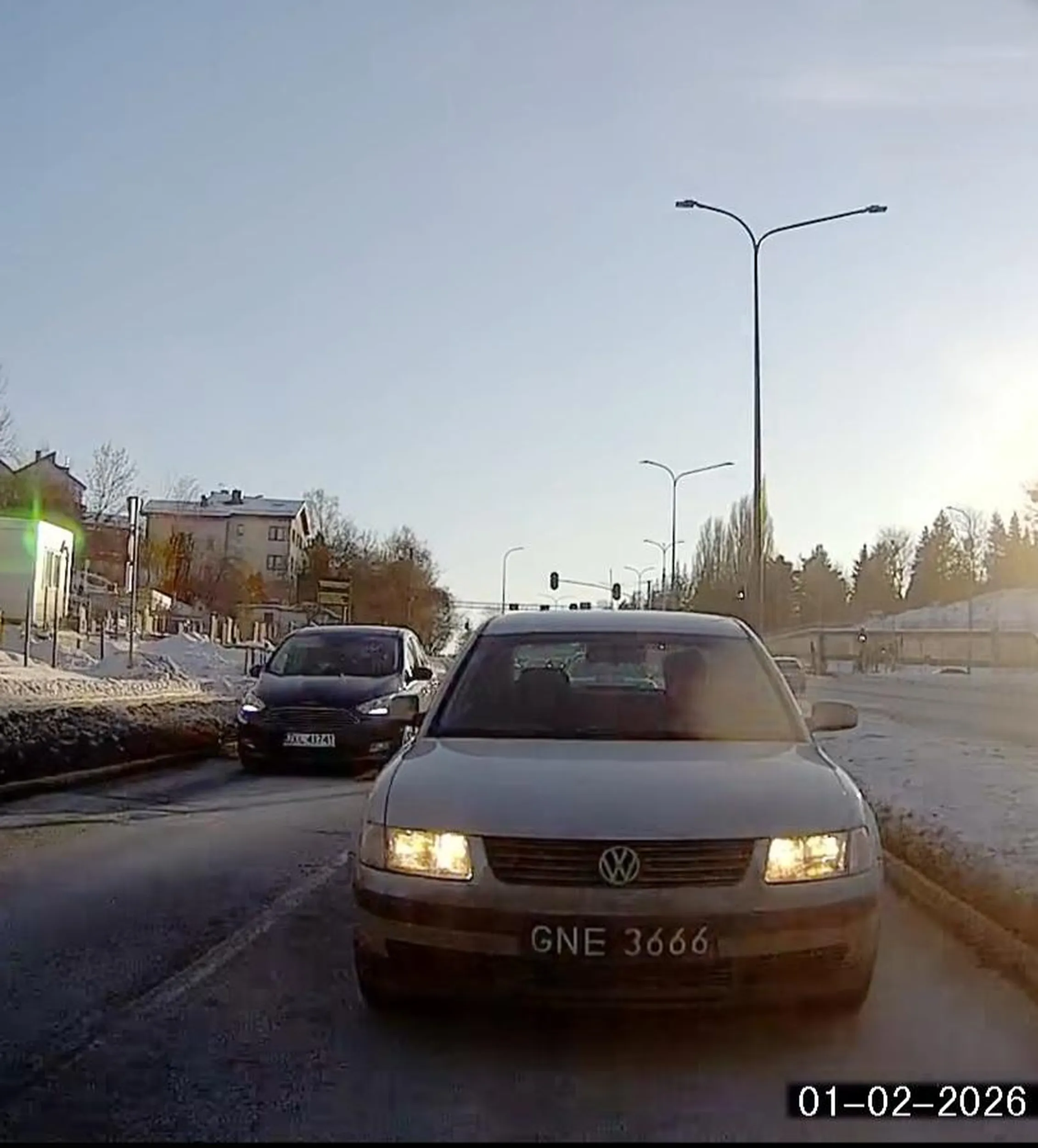 Gnojku od dziadka masz Passata dopiero uczysz się jeździć to naucz się kultury i nie siedź na zderzaku i pogania długimi w mieście gnojek jeden. Wyluzuj trochę bo stracisz prawko