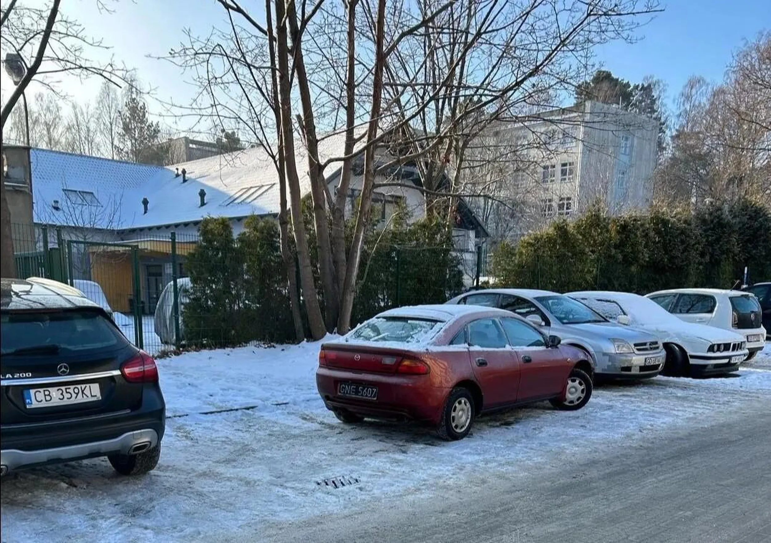 Zablokowała cztery miejsca parkingowe pod gdańskim Szpitalem Psychiatrycznym
