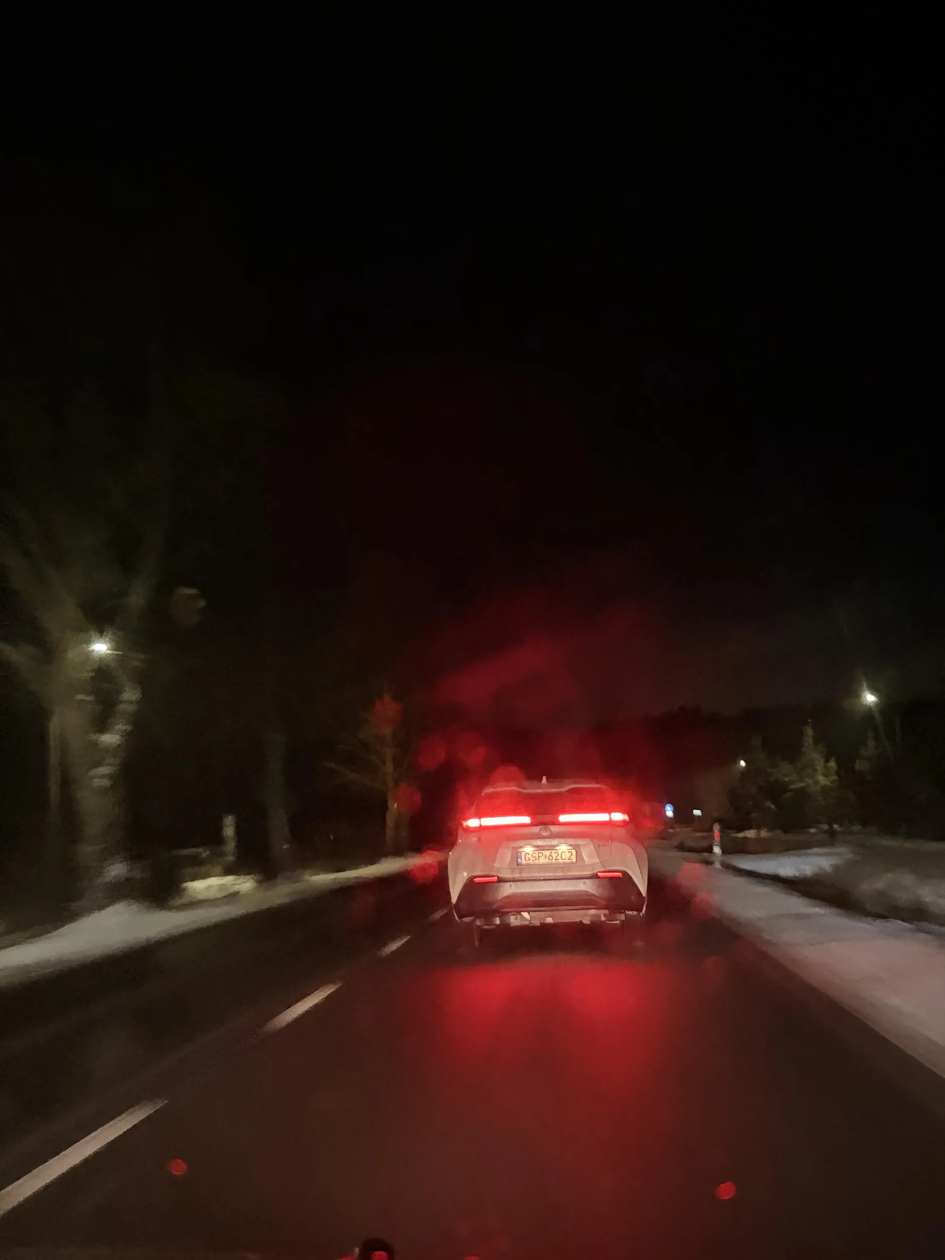 Cała droga jazda na długich w automacie, oślepia każdego kierowcę zero relacji na 100x próśb o wyłączenie od mijanych kierowców. Naucz się używać mózgu.