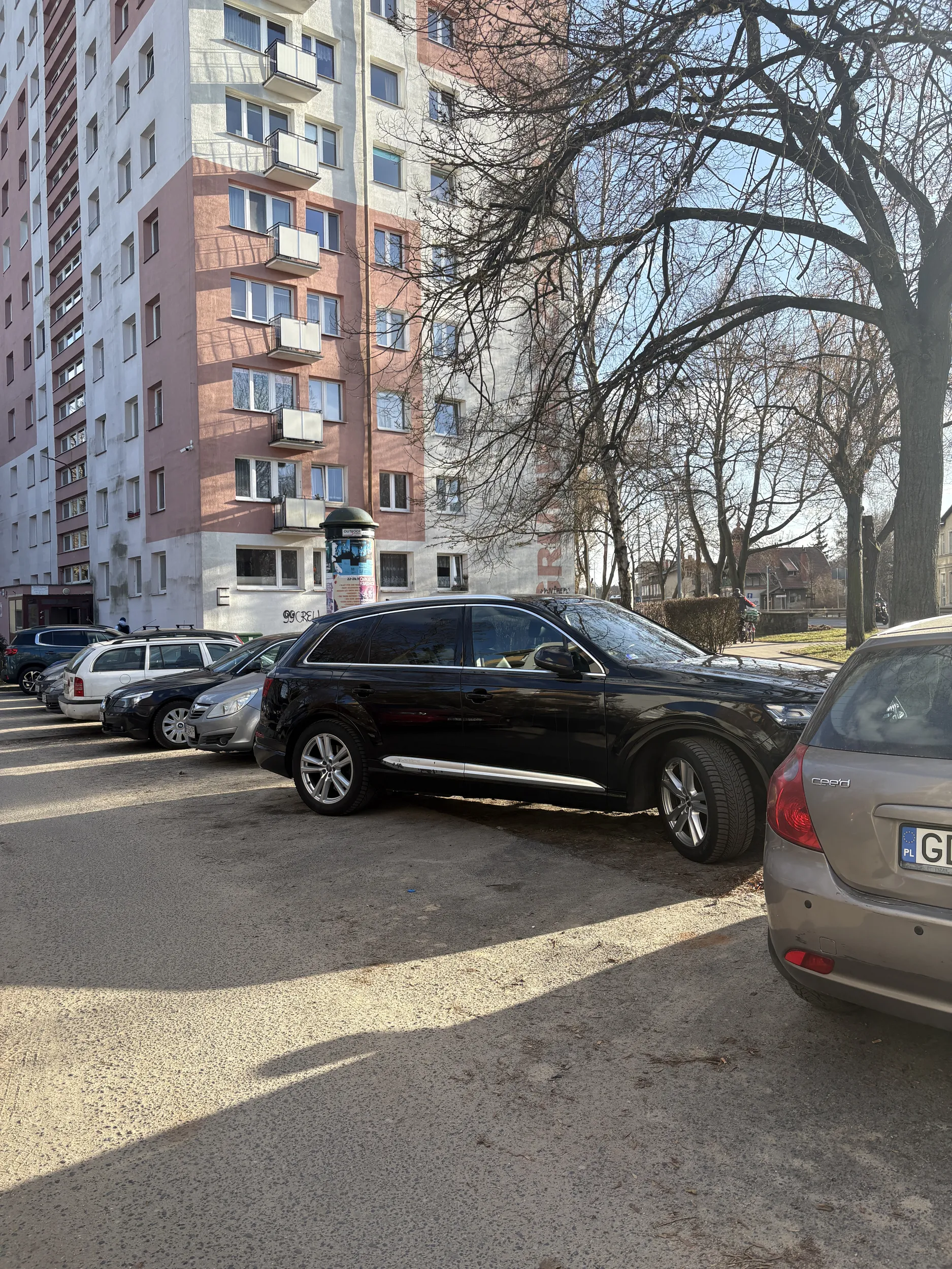 Wielki suv, mały mózg, mniejszy fiut.