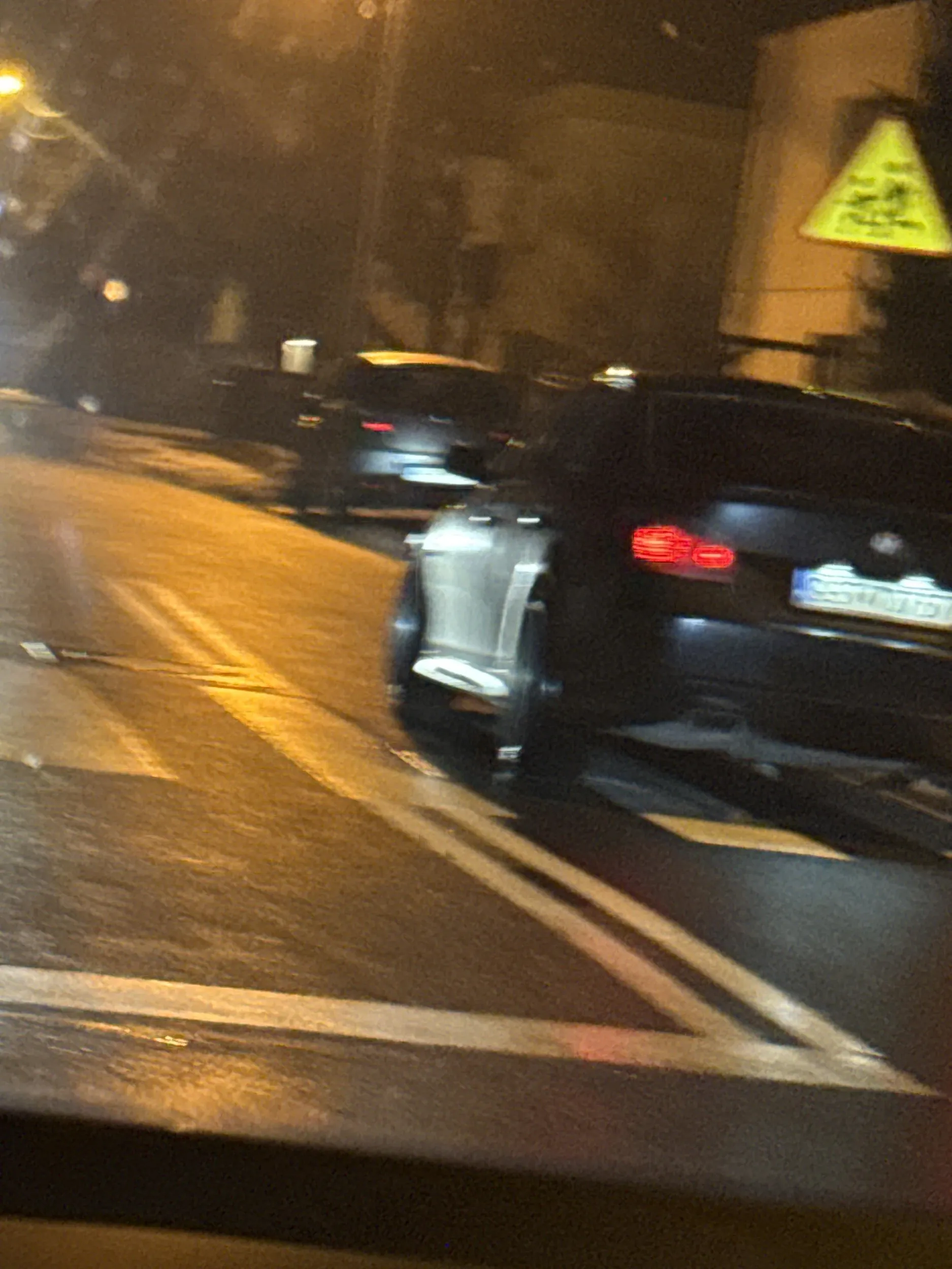 Pojeb lata bokiem na rodzie w Komornikach szmatławiec zamiast zjechać to kręci i kręci po czym się pruje że mu wyjebalem