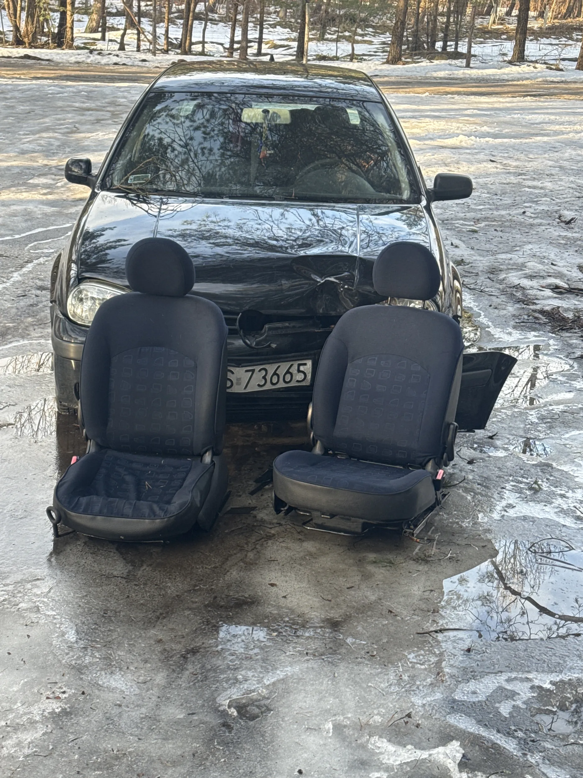 Odbierz ziomuś tego złoma z parkingu obok mola w Ustce bo służby się nim już interesują,z fartem