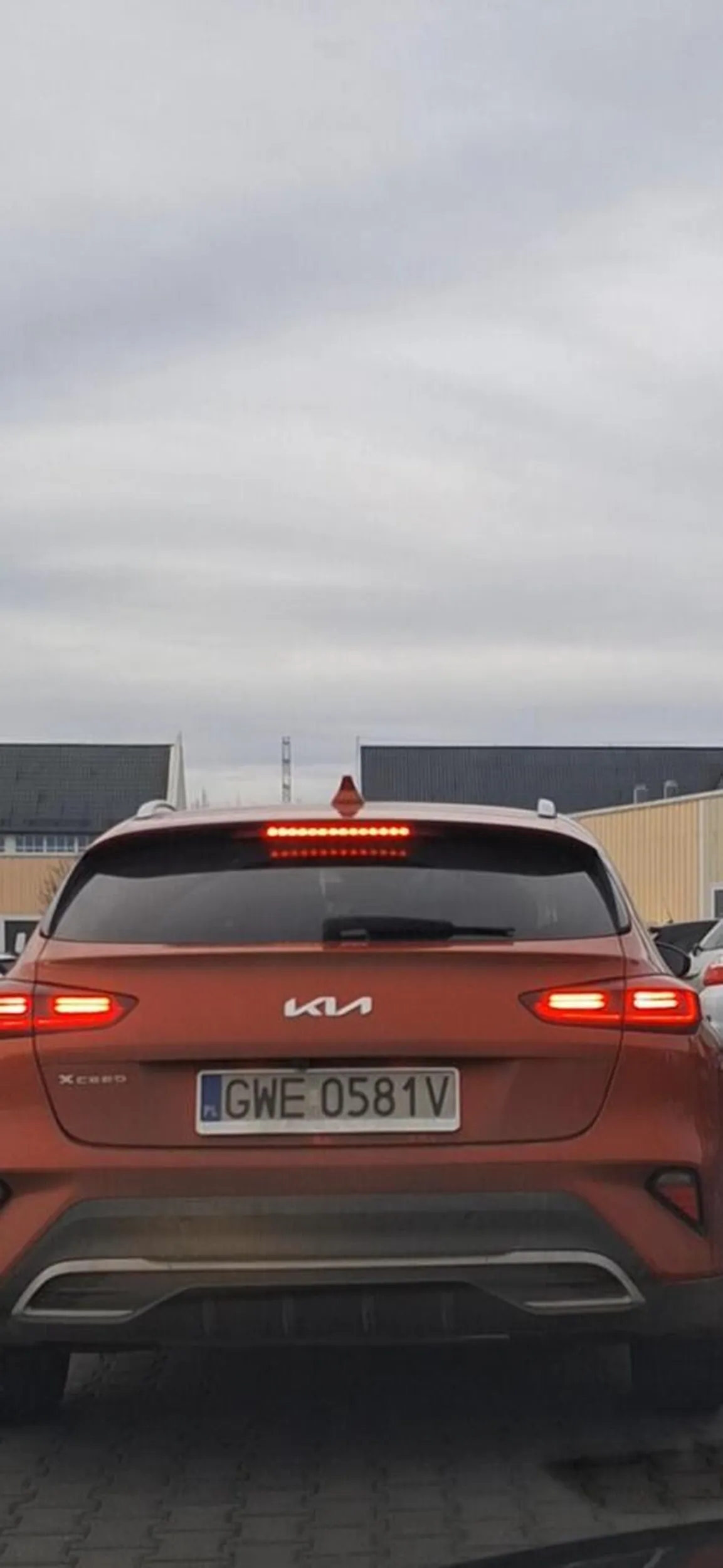 Jezdzi jak chce nie zwtaca uwagi na innych kierowcow