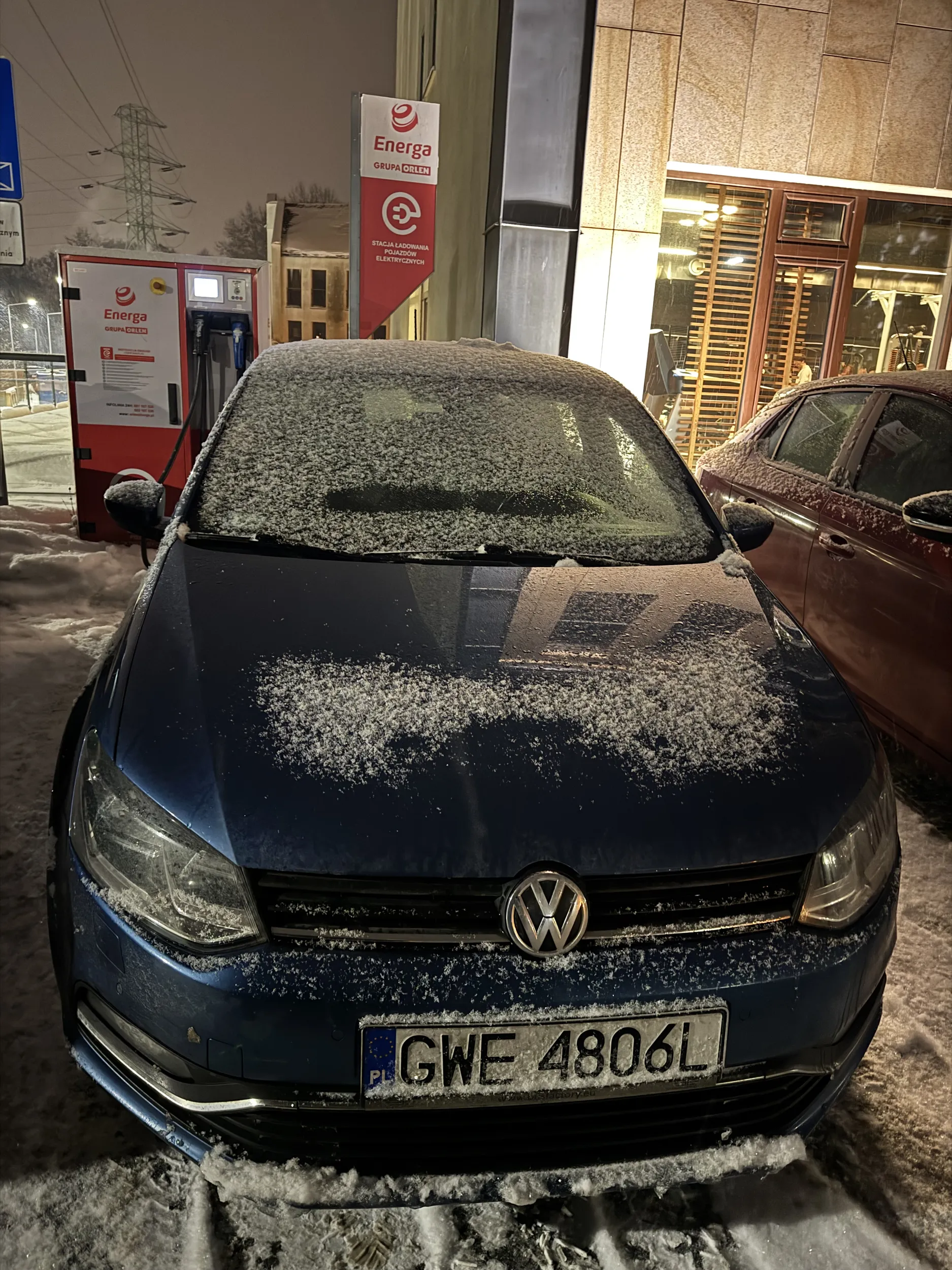 GWE… mówi samo za siebie. Mistrz parkowania na ładowarce. Gratulacje