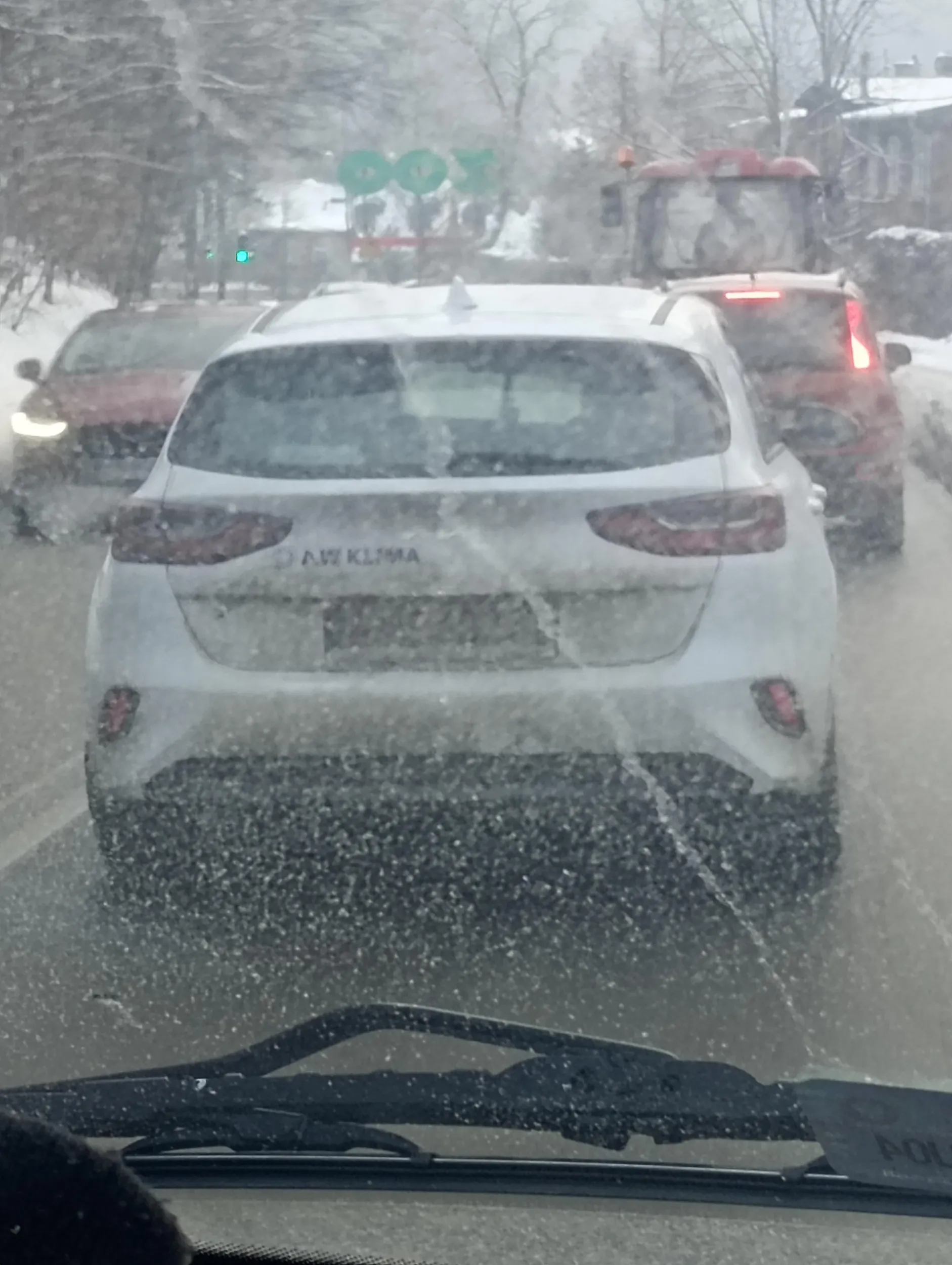 Wymuszenie pierwszeństwa, wyprzedzanie na milimetry, prawie kolizja czołowa