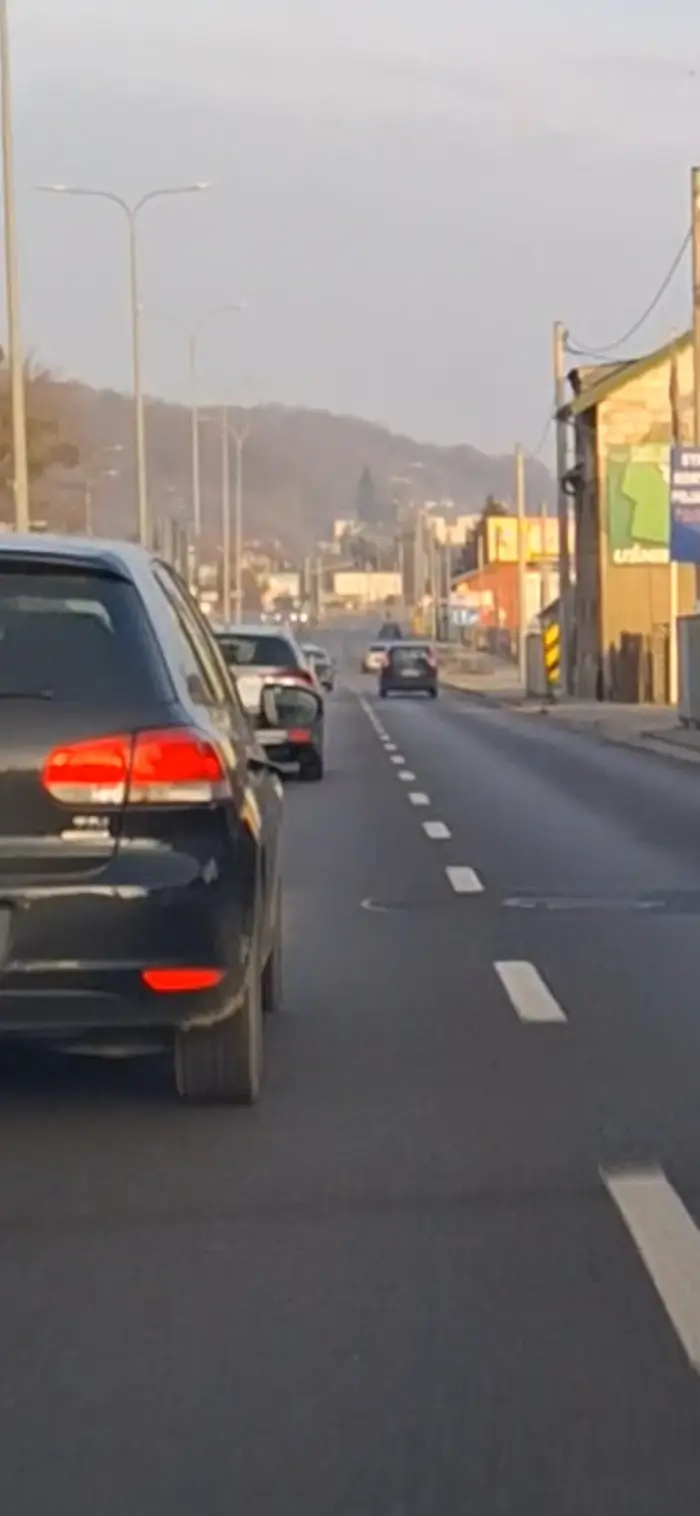 Prawy pas gryzie czy co co dzień to samo gwe i gpu  przyklejeni do.lewego