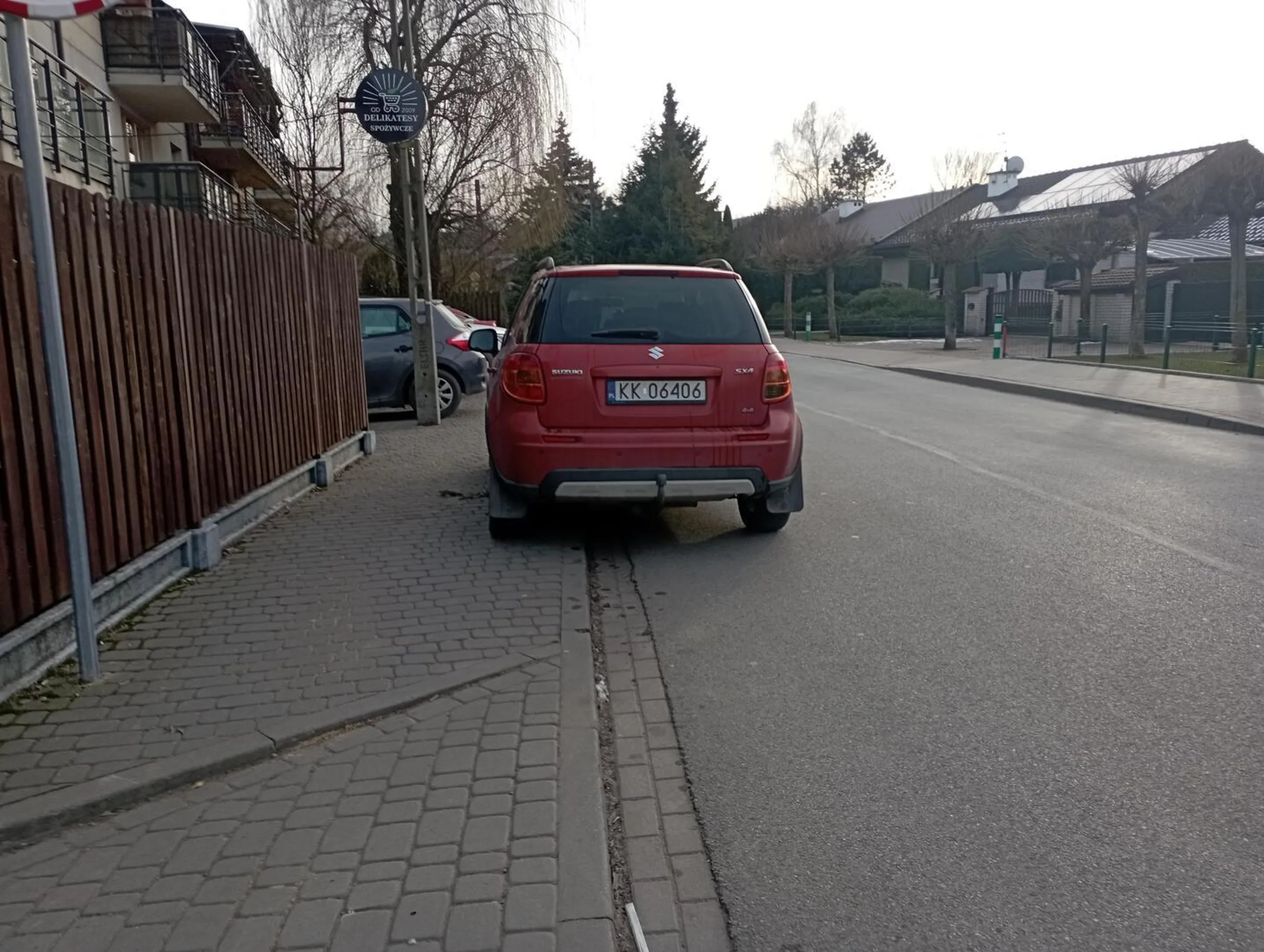 Ja rozumiem,że pani musi na zakupy.Ale zakaz obowiązuje wszystkich.