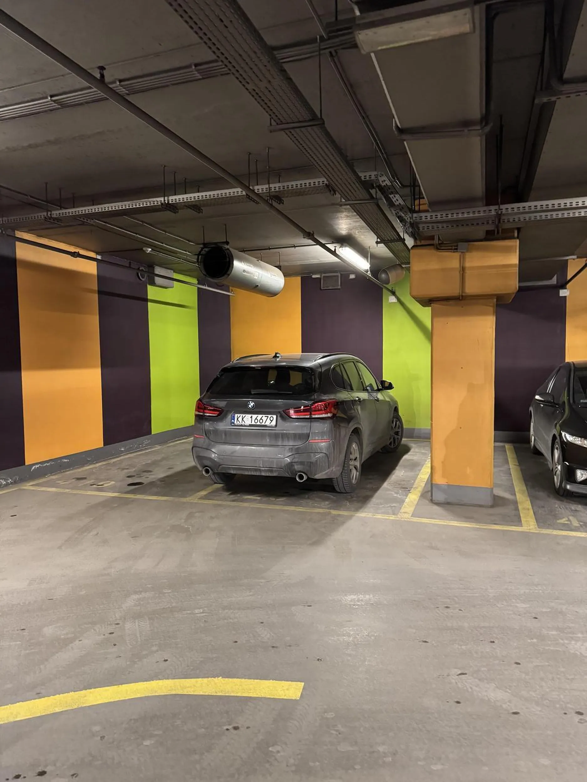 Stanal pet tak zeby tylko mu bylo wygodnie. Typowy wsióras z bmw