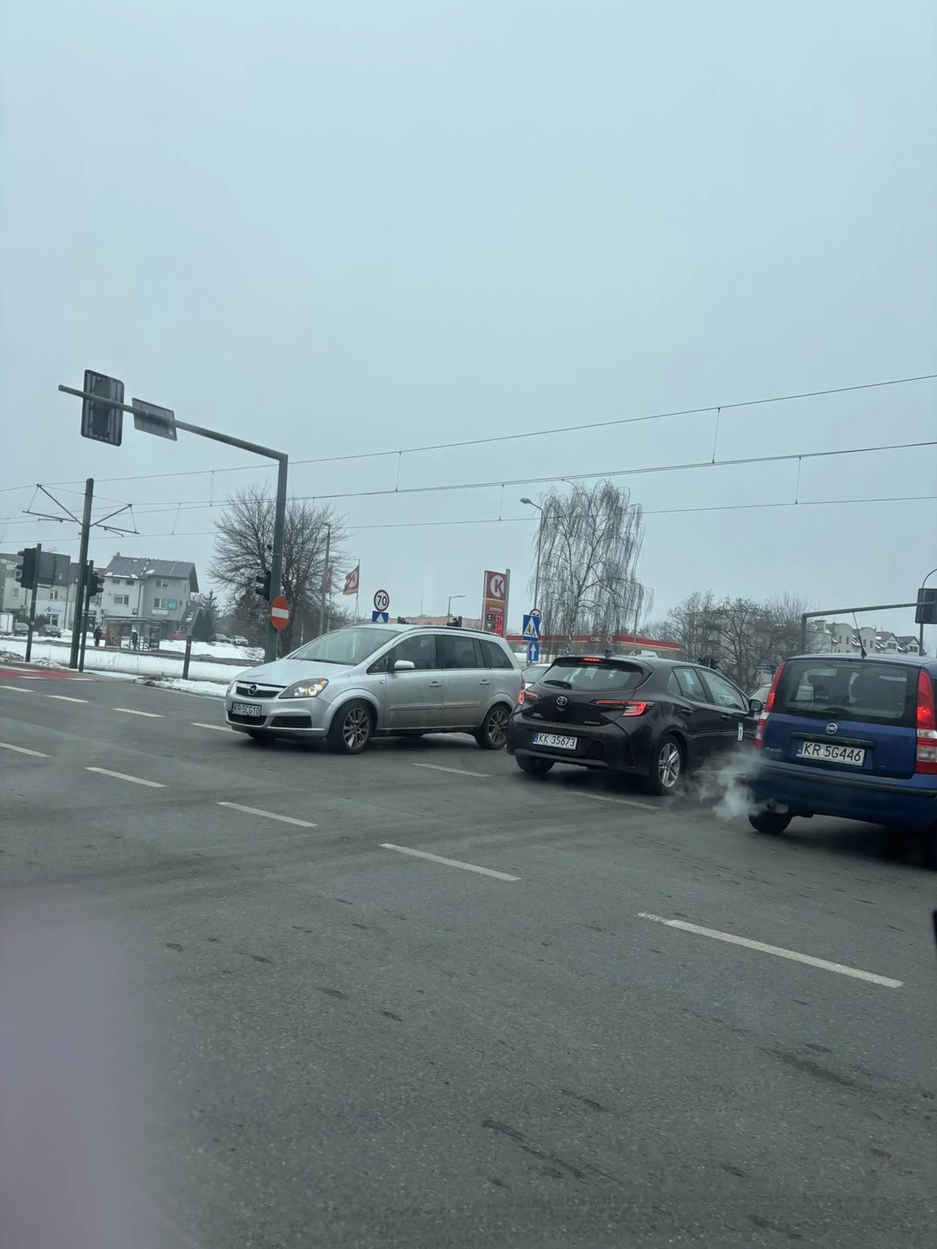 Wymusił pierwszeństwo stwarzając zagrożenie na drodze. Niepoważny kierowca…