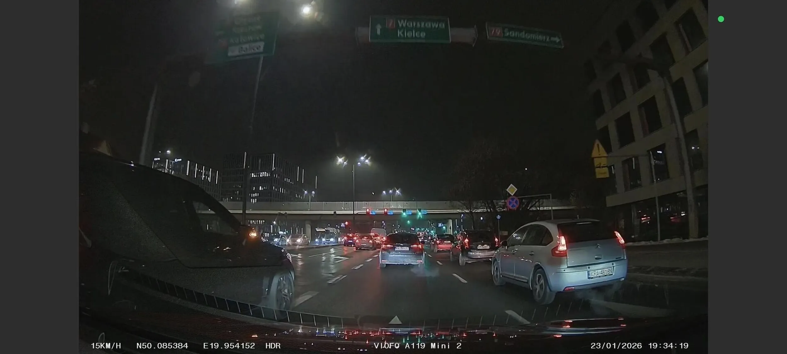 Misiu, spowodowałeś prawie kolizję z moim autem, wjeżdżając w bok na siłę, następnie na ciągłej linii zmieniasz pas. Sprawa zostaje wysłana na policje.