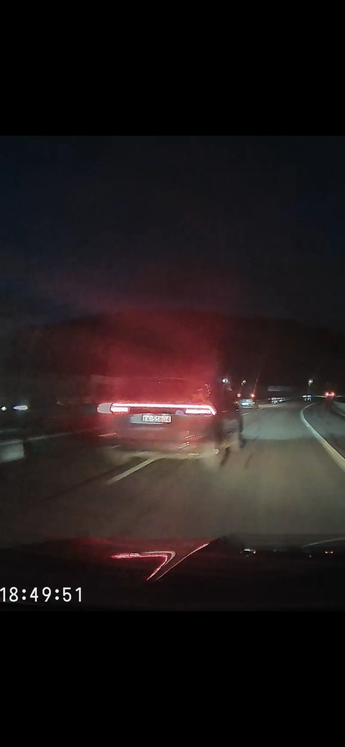 Dzisiaj na Zakopiance ledwo nie uderzyłeś mi samochod, droga to nie tor wyścigowy ! Życie ci stracić prawko za taką jazde narażająca innych uczestników ruchu