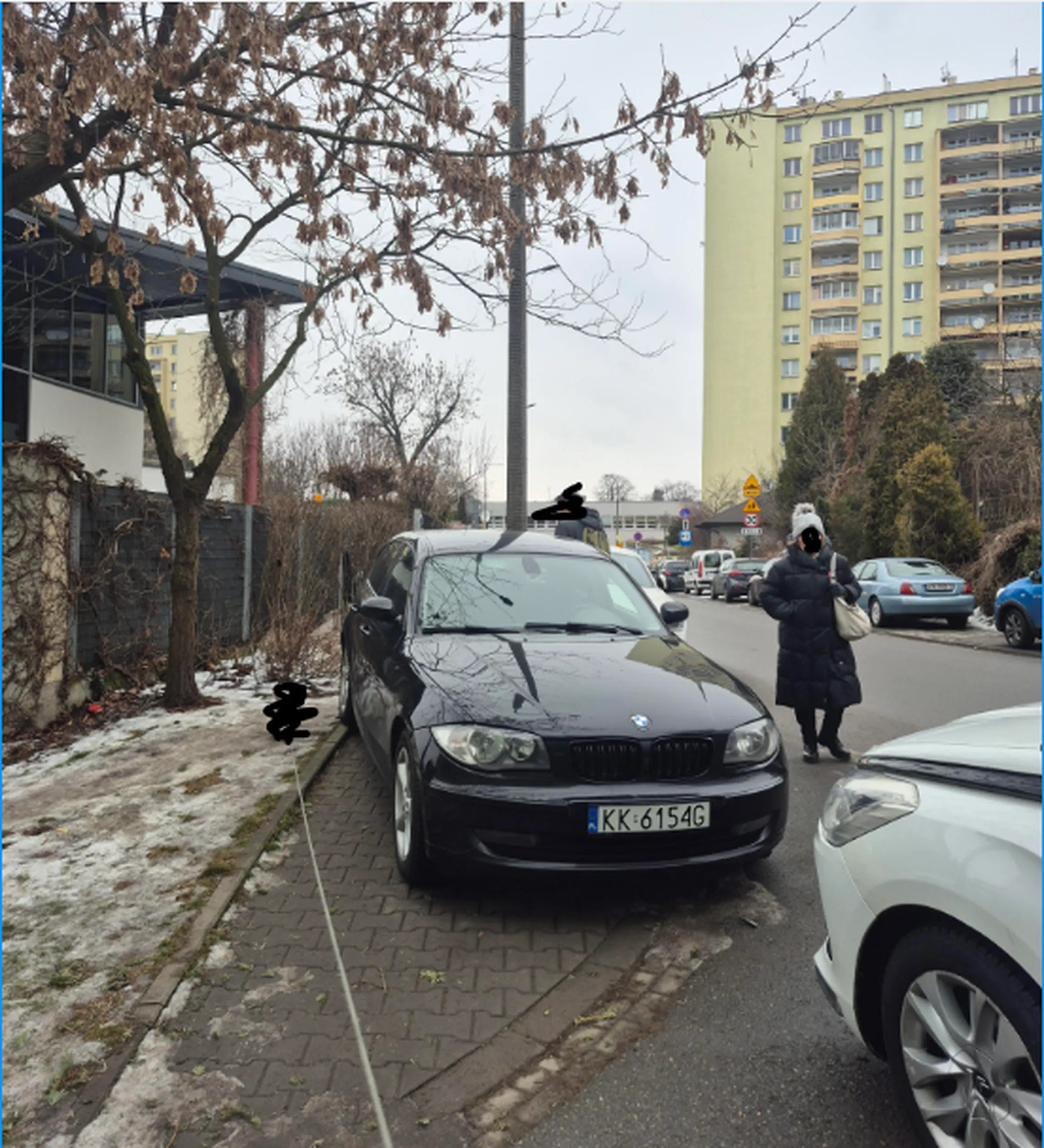 CHODNIK NIE JEST DO PARKOWANIA