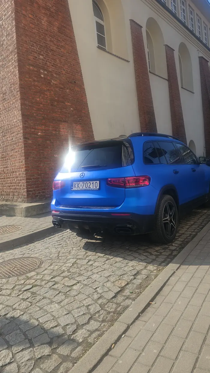 Dwie wieśniary drą ryja razem ze swoim odblaskowym pedziem, mysla ze sa fajni