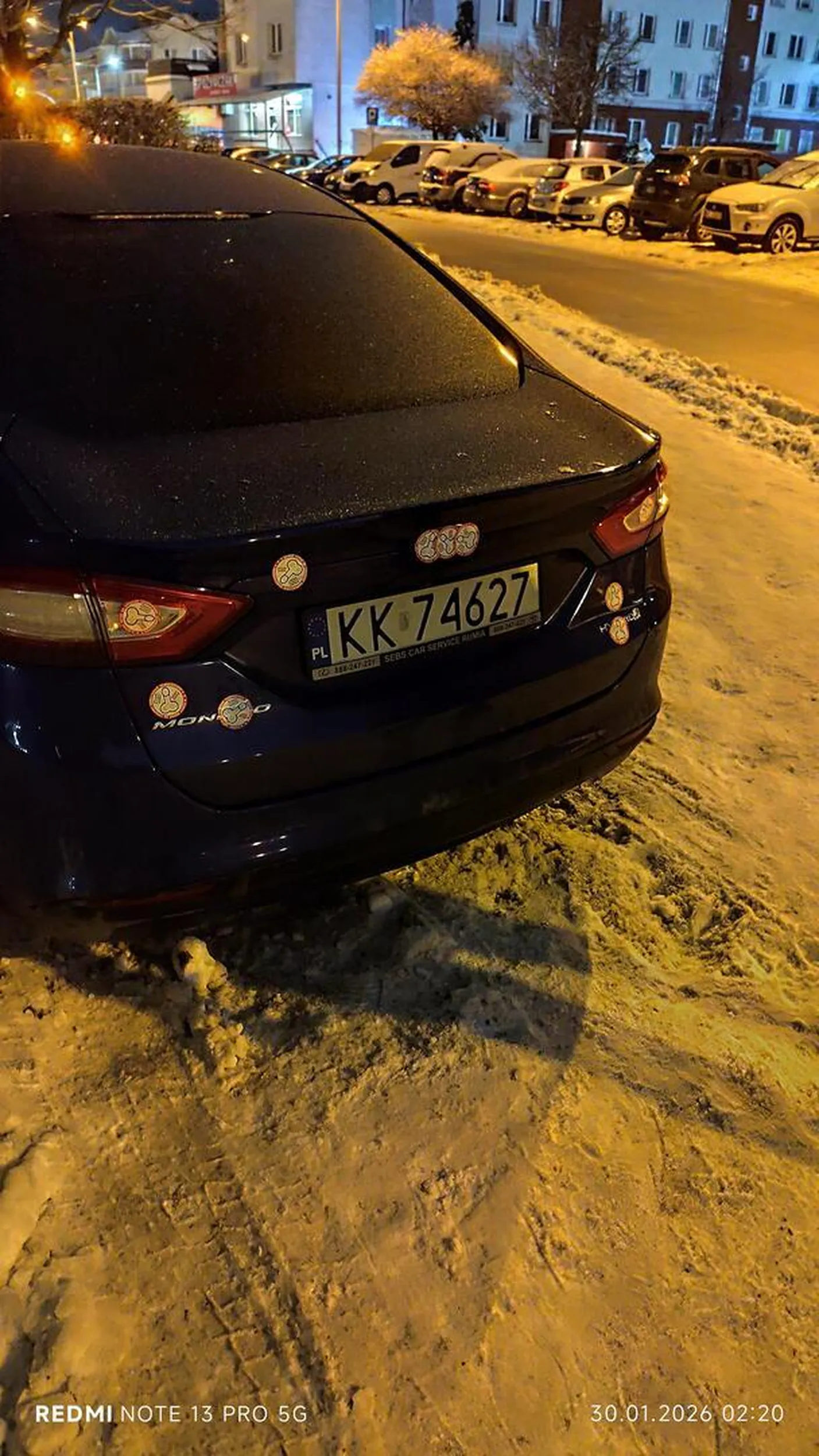 Nieodpowiednie parkowanie na chodniku