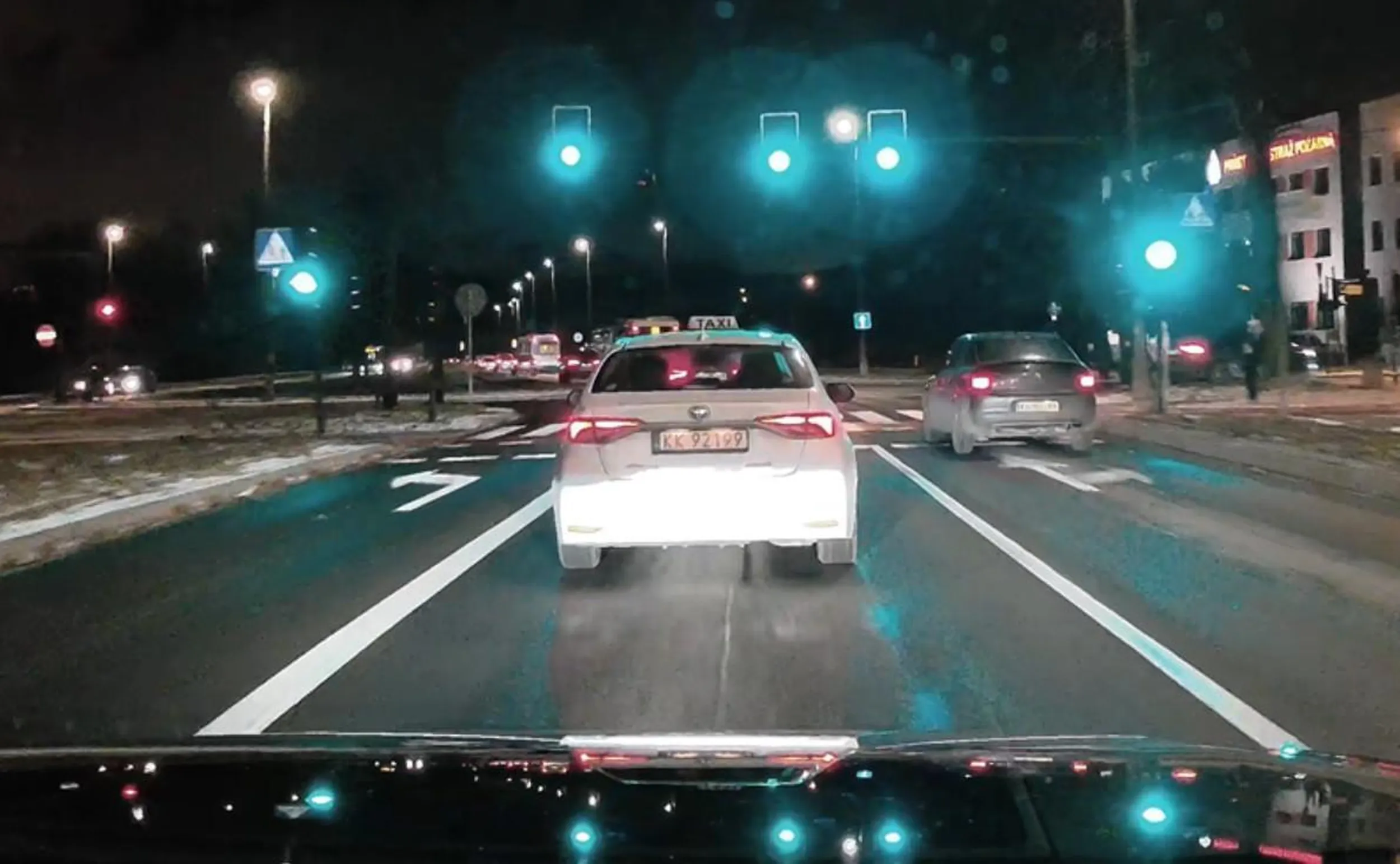 zakochany w lewym pasie, a cały prawy jedzie szybciej od niego