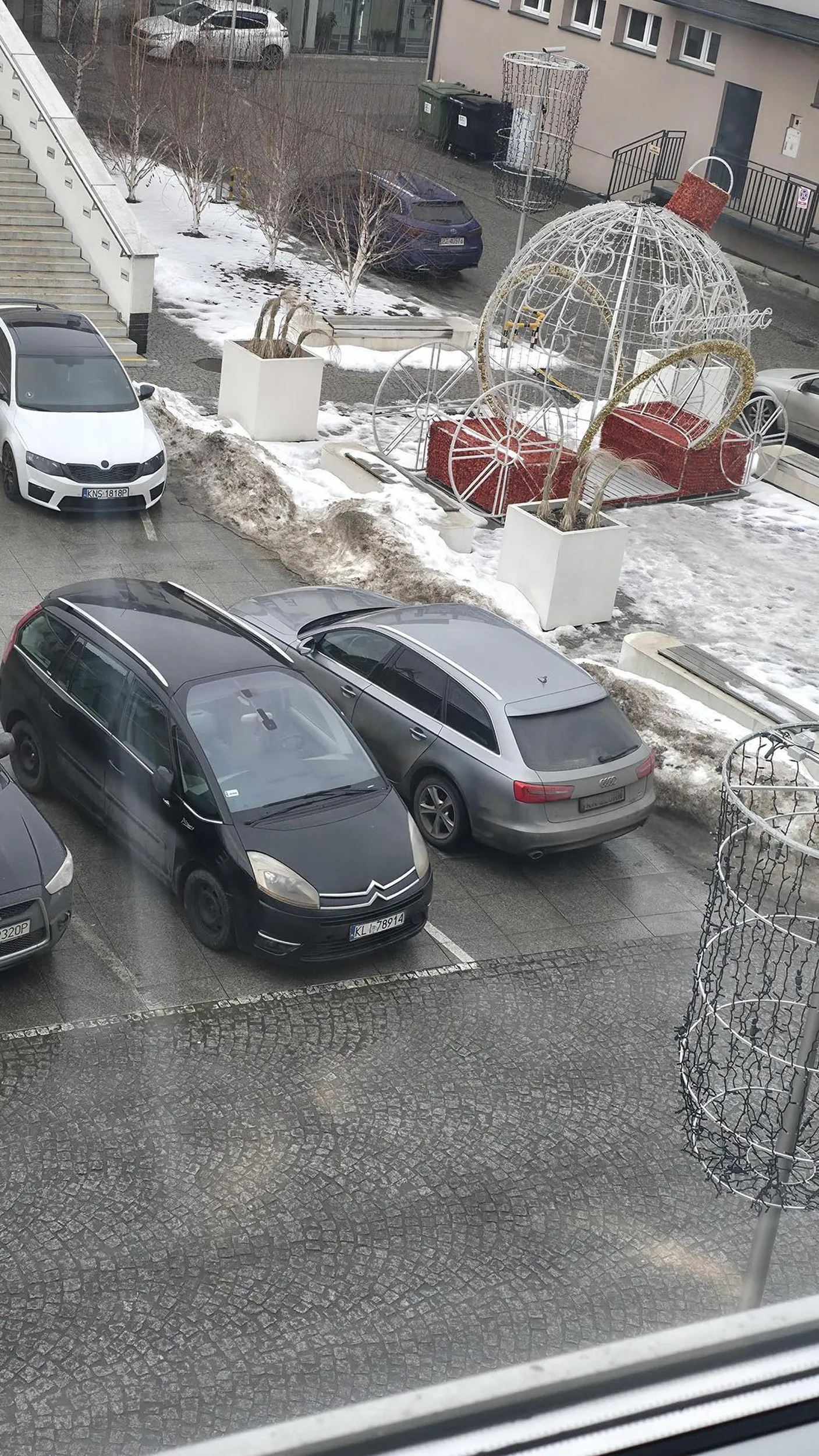 Zastanawia non stop wyjazd z parkingu