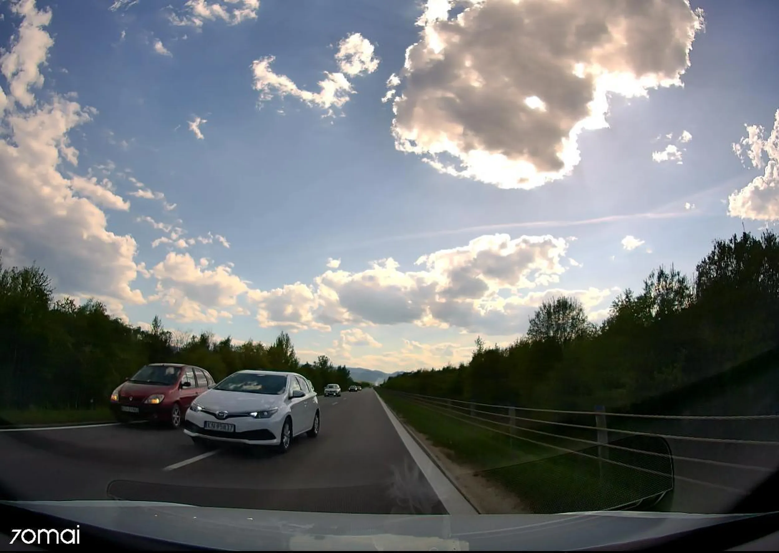 chyba prawko w czipsach wygrał, wyprzedzanie na czołówkę