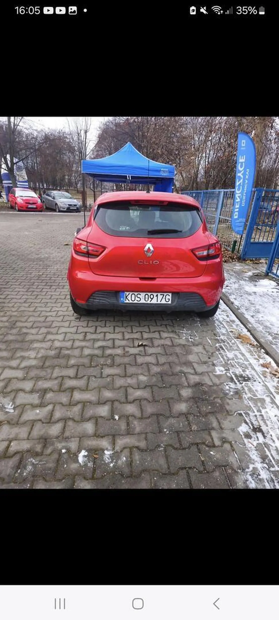 Samochód zablokował mijesce gdzie ma się odbyć koncert mimo wyraźnych znaków