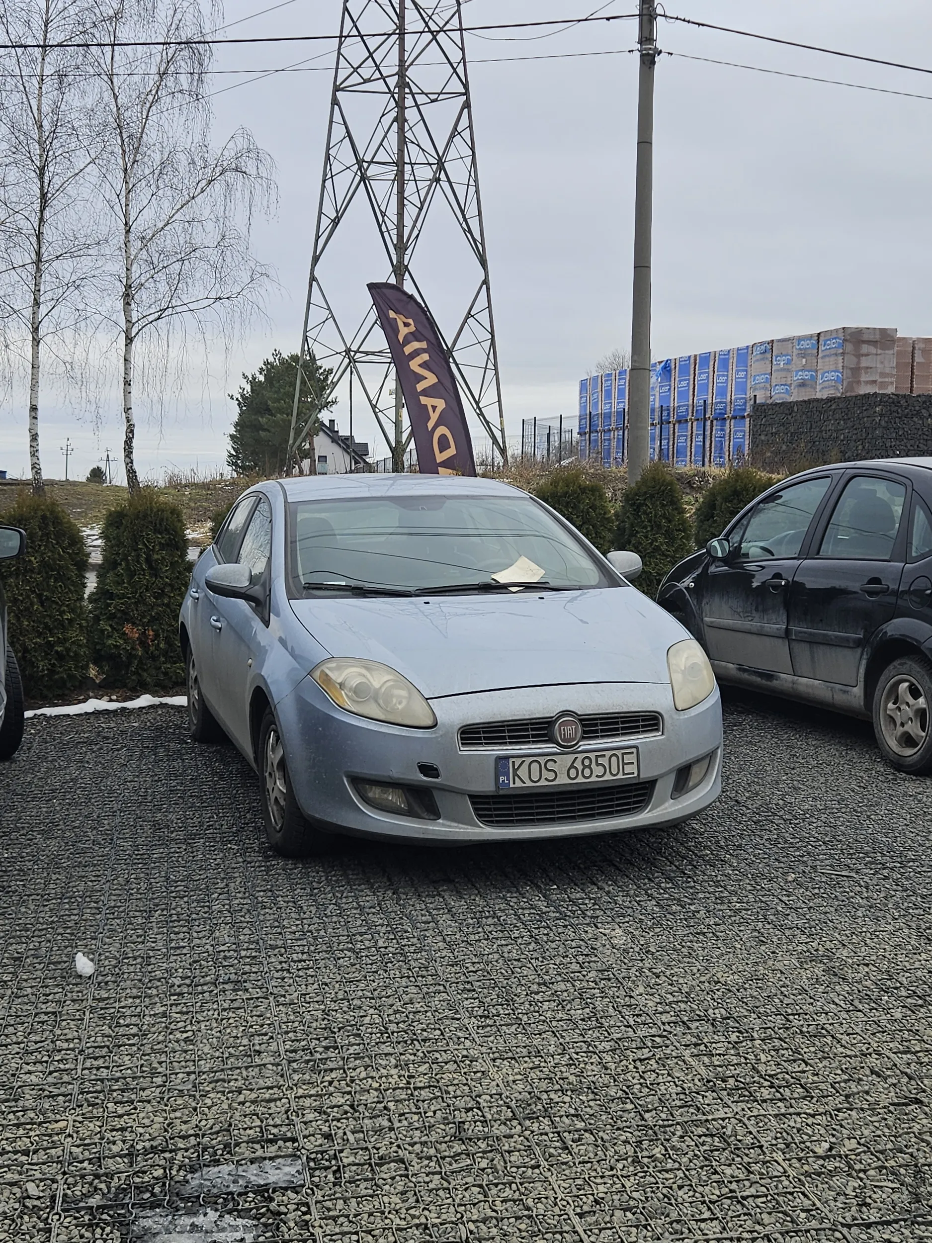 Mordo to jest parking prywatny, weź tego gruza przeparkuj, kartkę już za szybą masz :)
