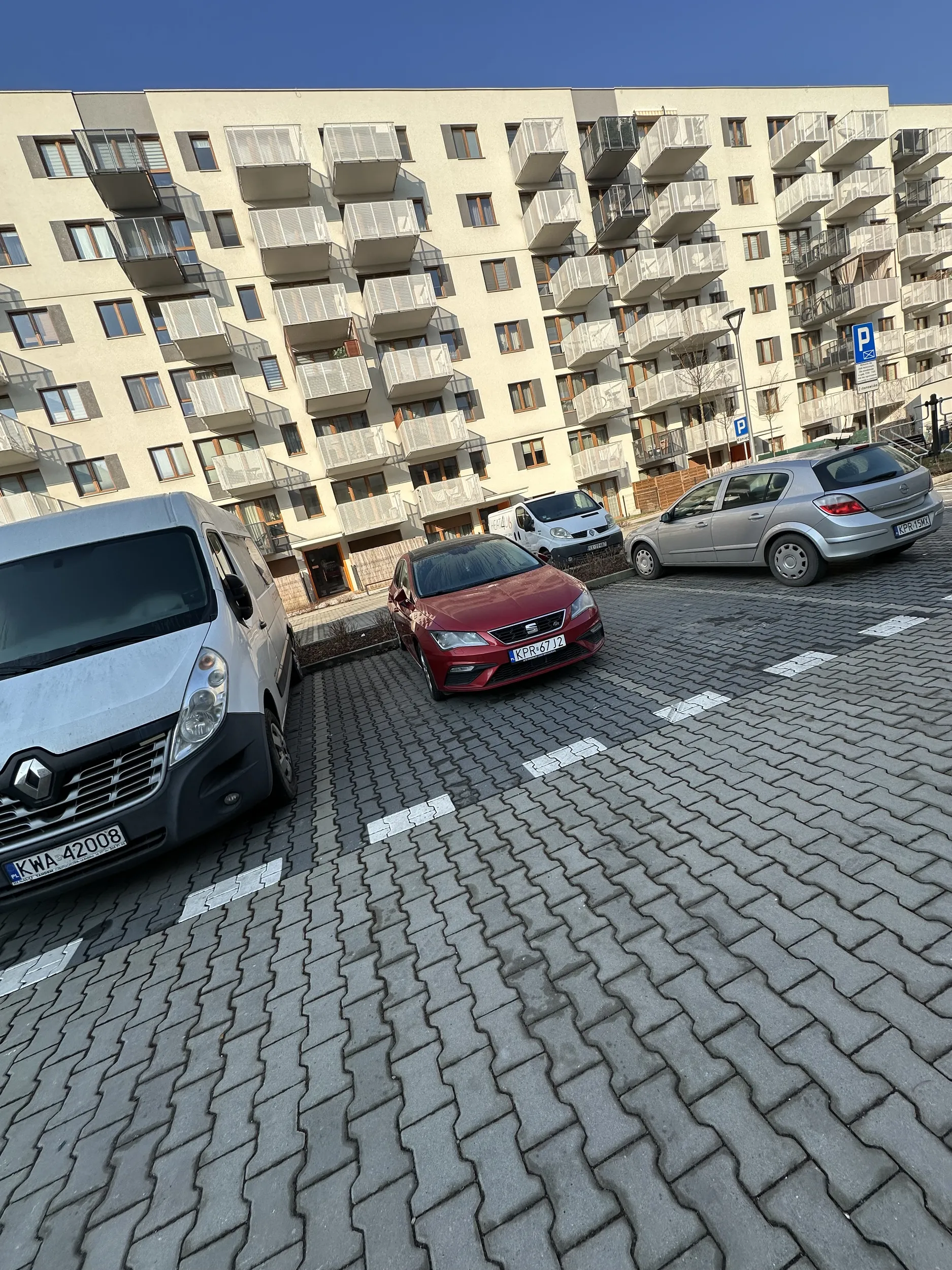 Naucz się parkować w liniach, to naprawdę nie jest takie trudne jak myślisz