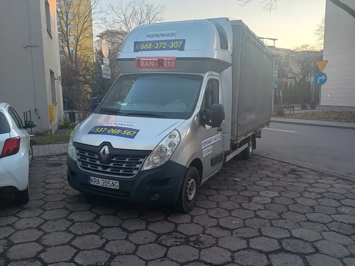 Brak rozumu po stronie tego kierowcy zajmując trzy miejsca parkingowe