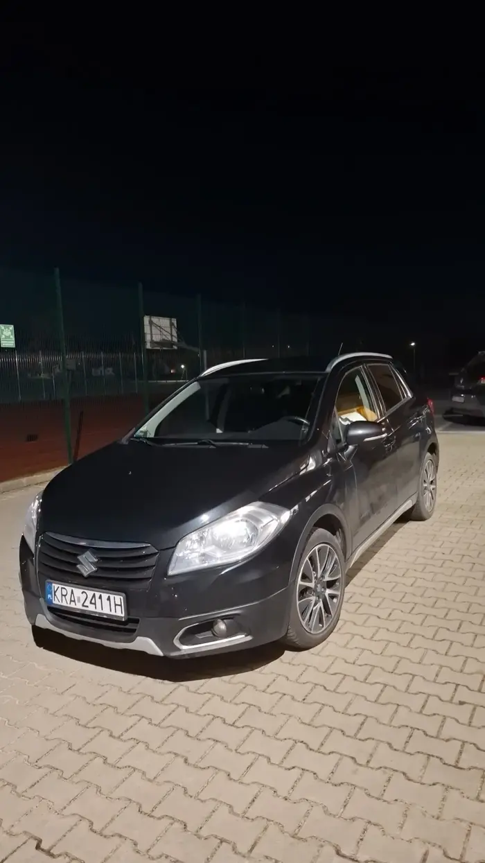 właścicielka samochodu patrzy na mnie groznym wzrokiem(prawie mnie potrąciła)