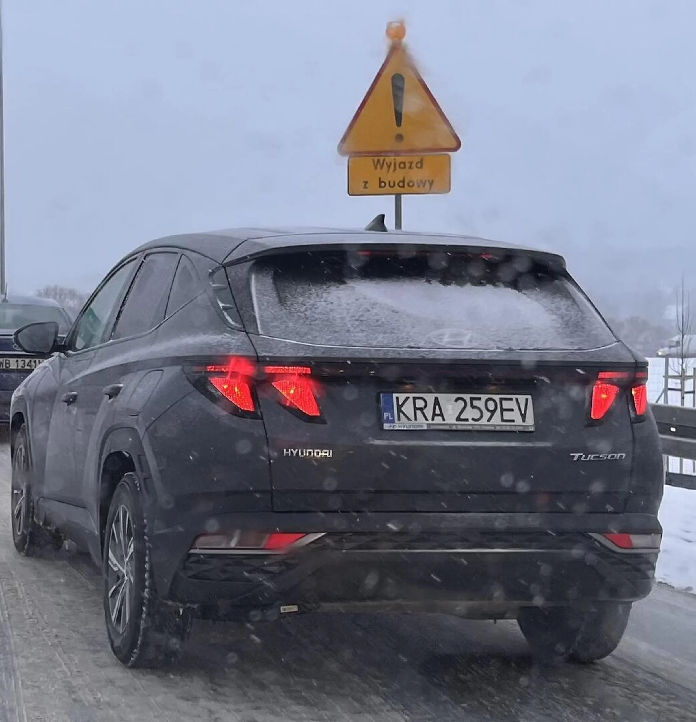 Są ludzie , są kierowcy i no cóż .. Kulturę wynosi się z domu, a tak nawet pod krawatem i nie najgorszym samochodzie słoma może wychodzić z butów