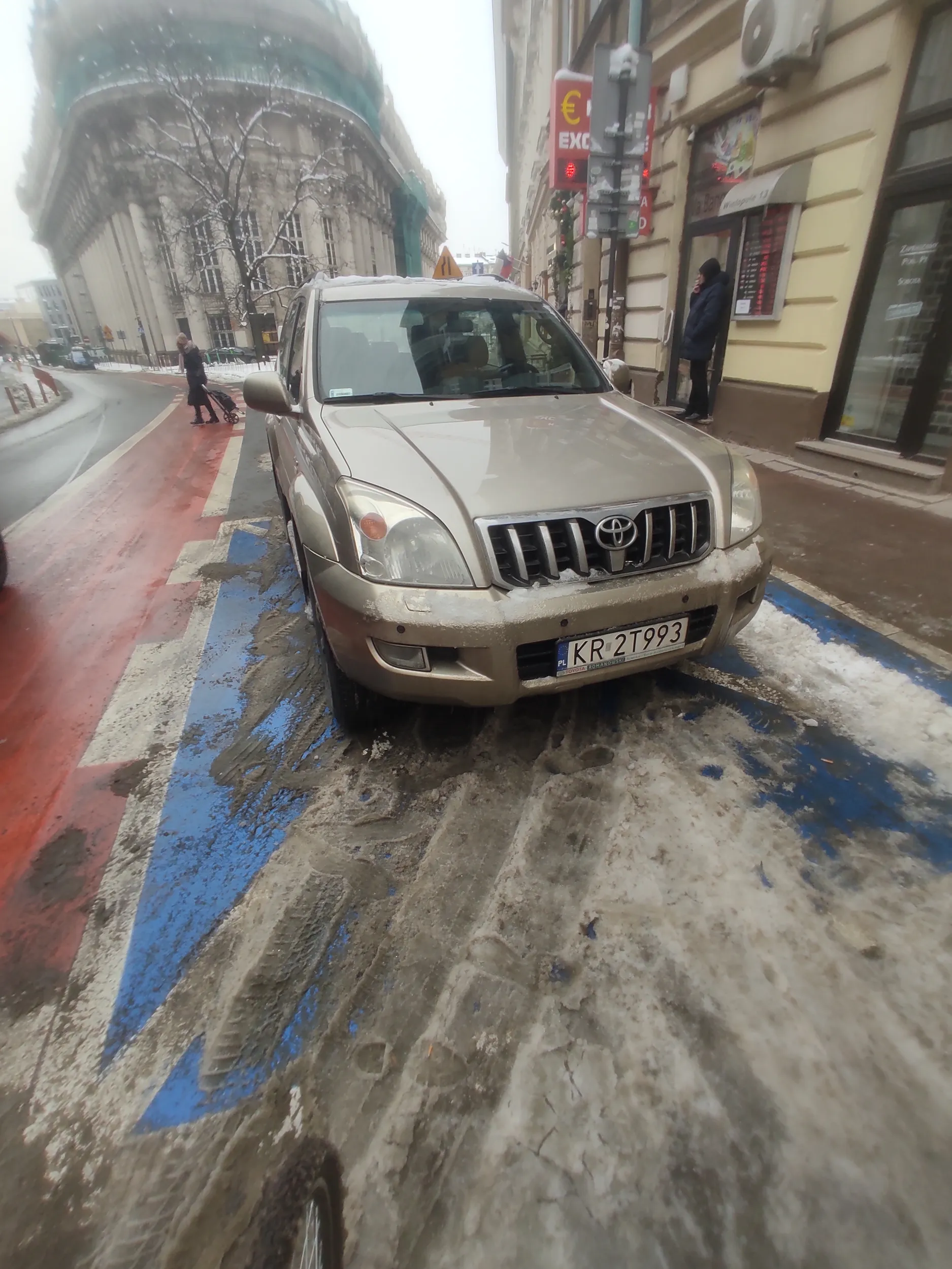 Kierowca tego bombowca staje na miejscach dla niepełnosprawnych bez uprawnień. Po zwróceniu uwagi ma czelność pyskować zamiast przeprosić.