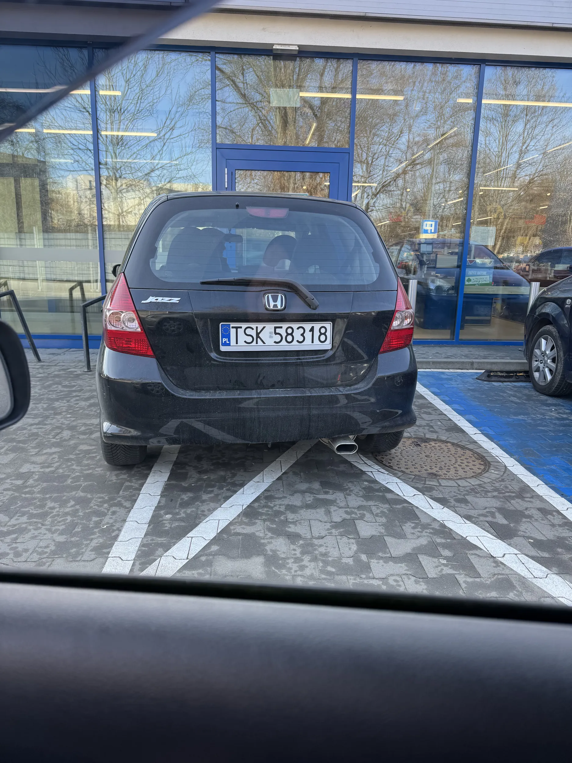 Ten samochód przerysował Ci zderzak pod lidlem na siewnej w Krakowie