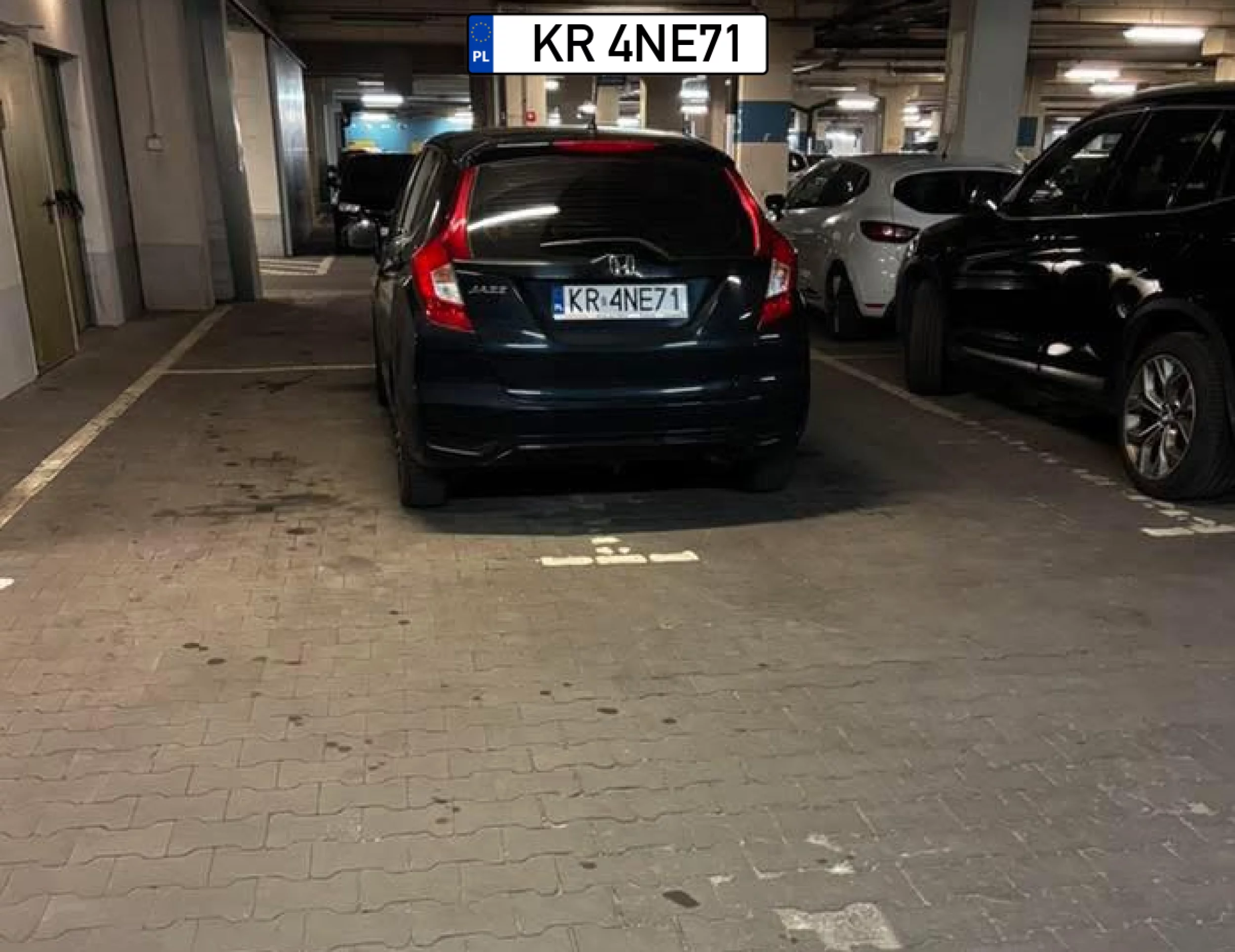 Idealnie to to nie jest ale za to idealnie na środku. To już coś 