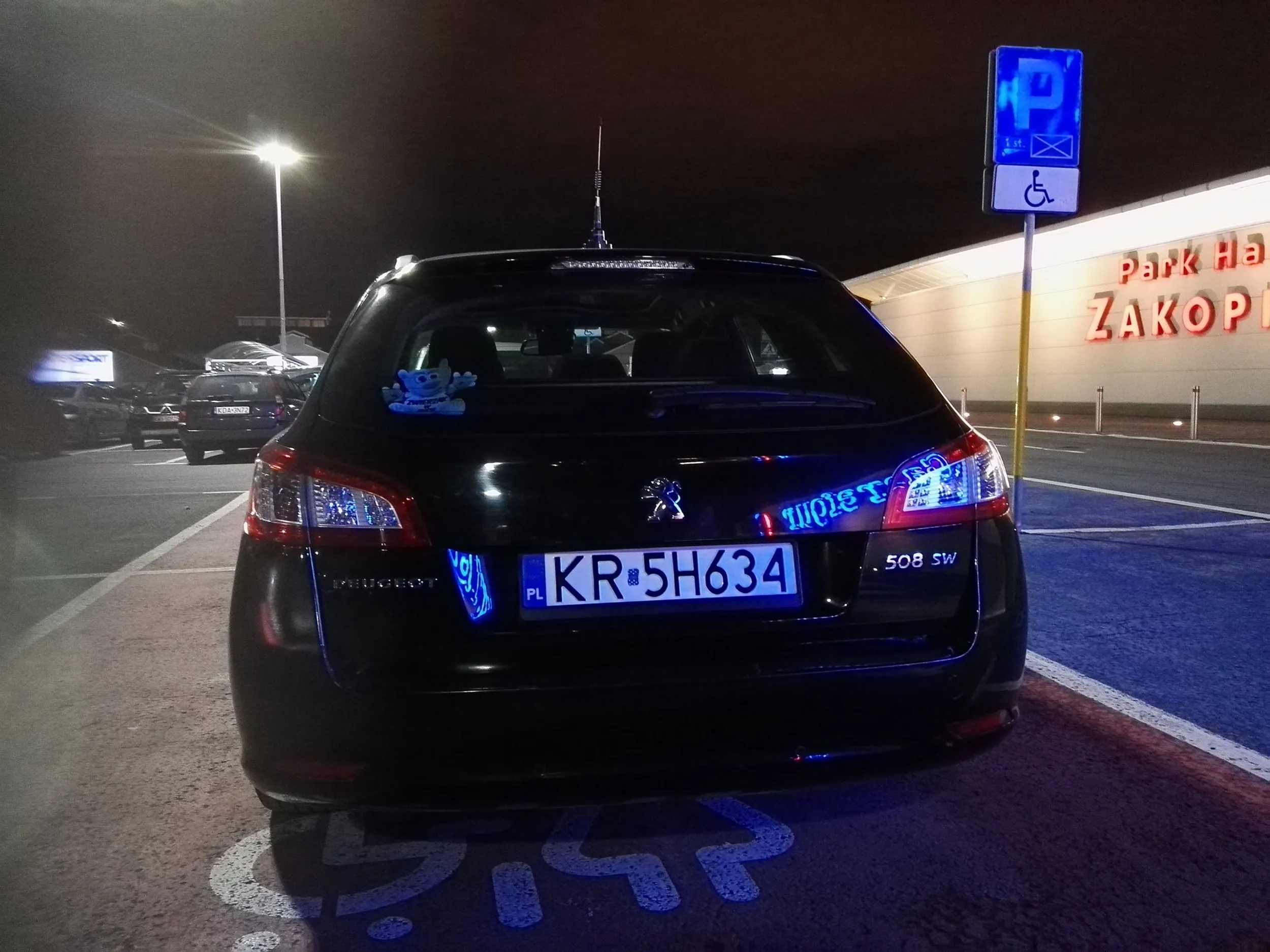 głąb przyjechał na zakupy sam, a zajmuje miejsce dla rodzin