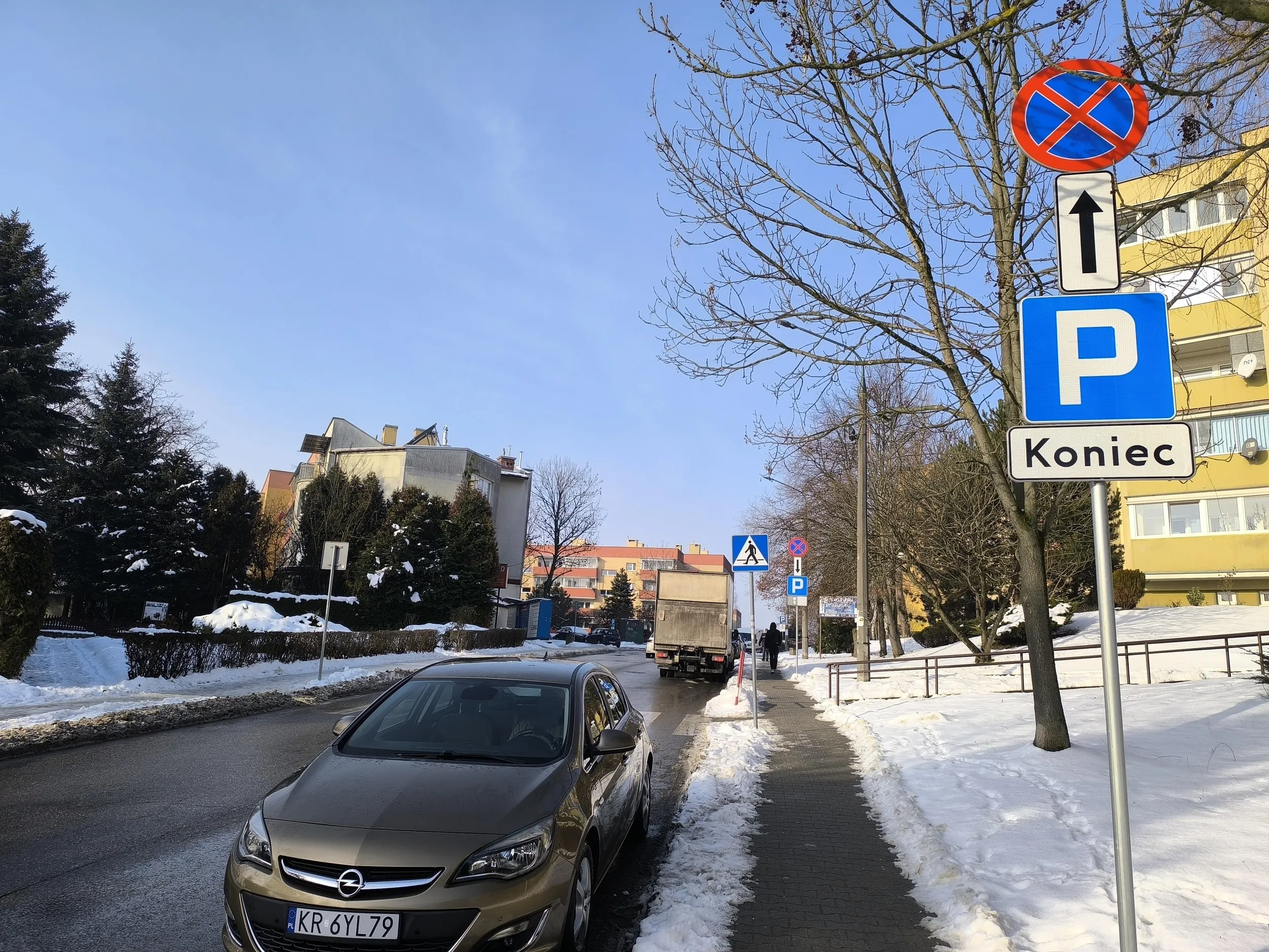 Zaparkowanie przed samym przejściem dla pieszych na dodatek na zakazie. Wstyd