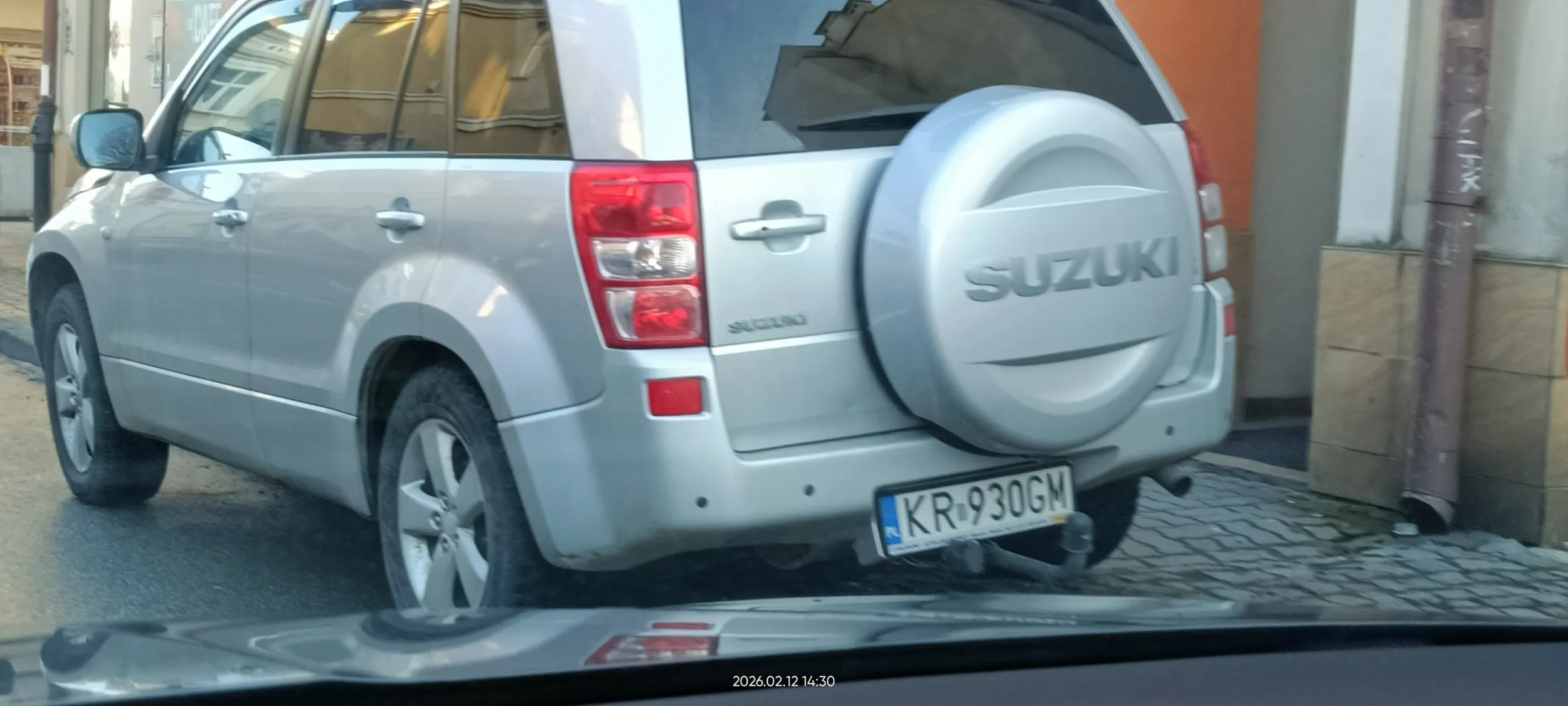 Święta krowa ? chodnikowa