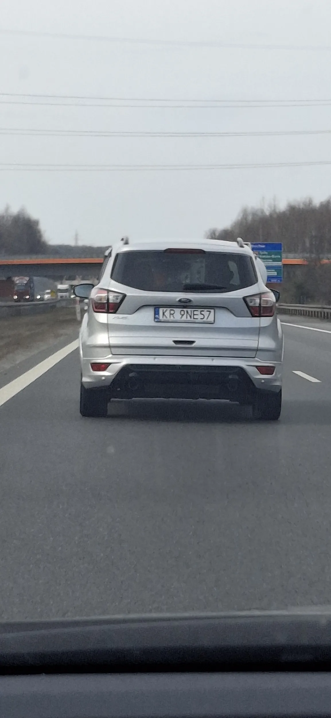 Jeb.na qwa przyklejona do lewego pasa, ni ch.ja na prawy nie zjedzie