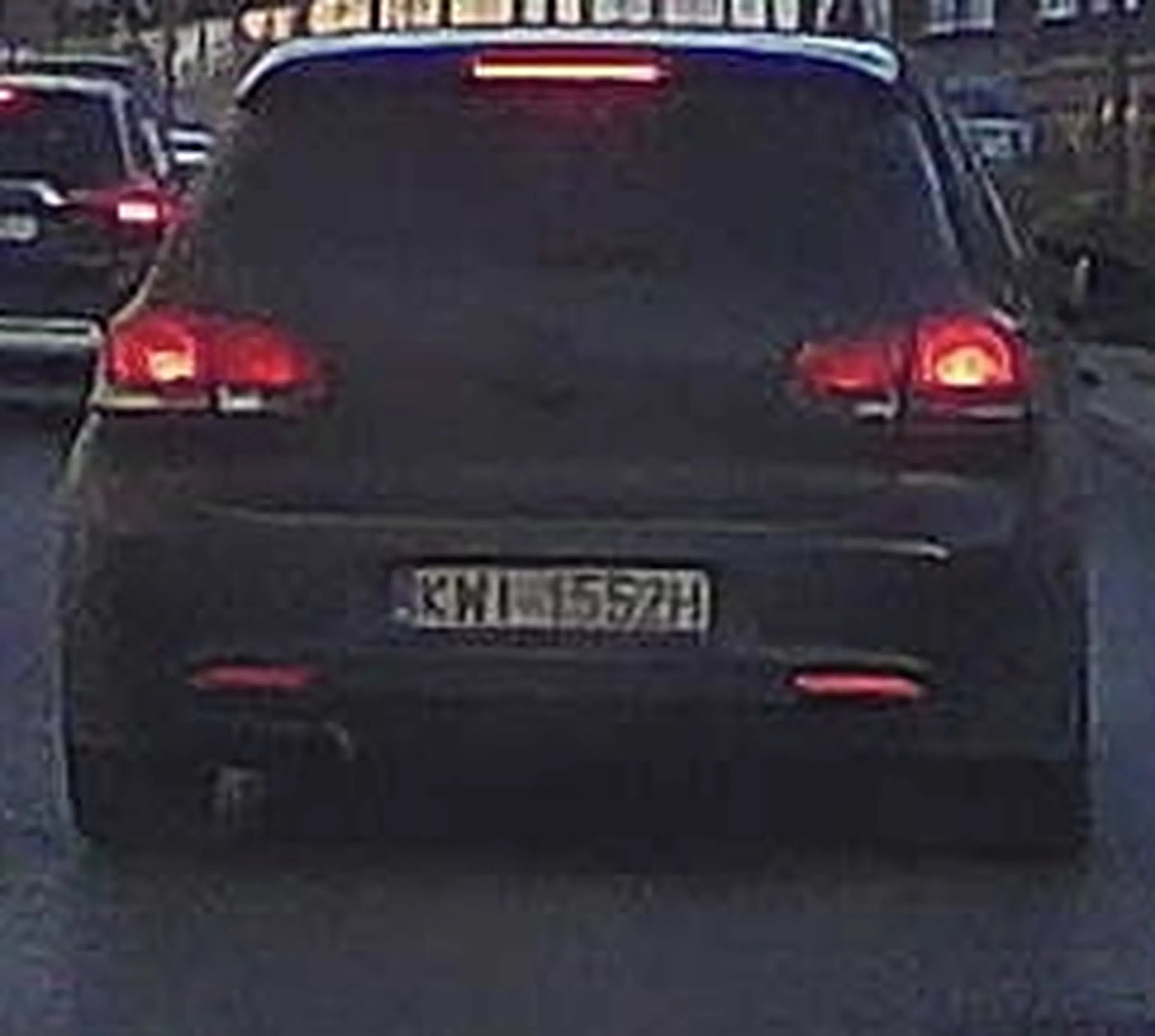 Pozdrawiam pana któremu się osadza woda na twarzy. Przy przepuszczaniu pieszego który zbliżał się do wyspy ale schował się za murkiem i nie był chwilowo widoczny dla pojazdu za mną. Zaczął trąbić po czym wyprzedził na przejściu gdzie prawie potrącił pieszego.