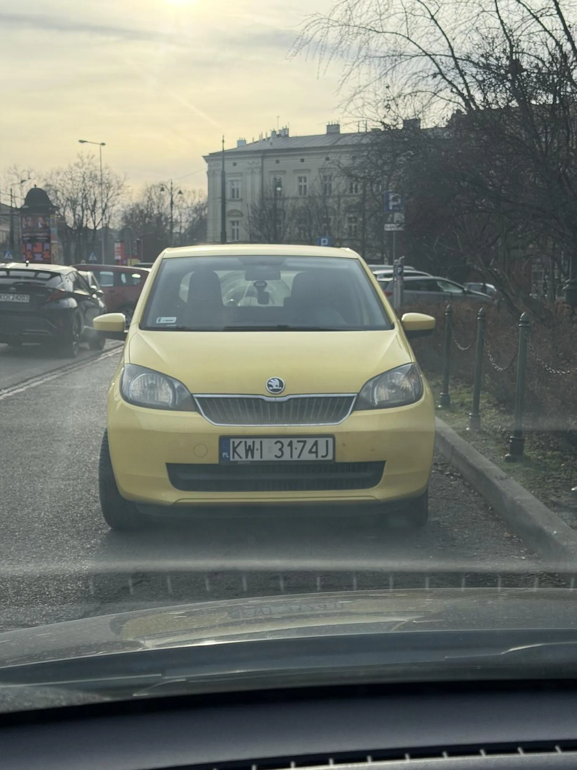 Naucz się parkować równolegle.