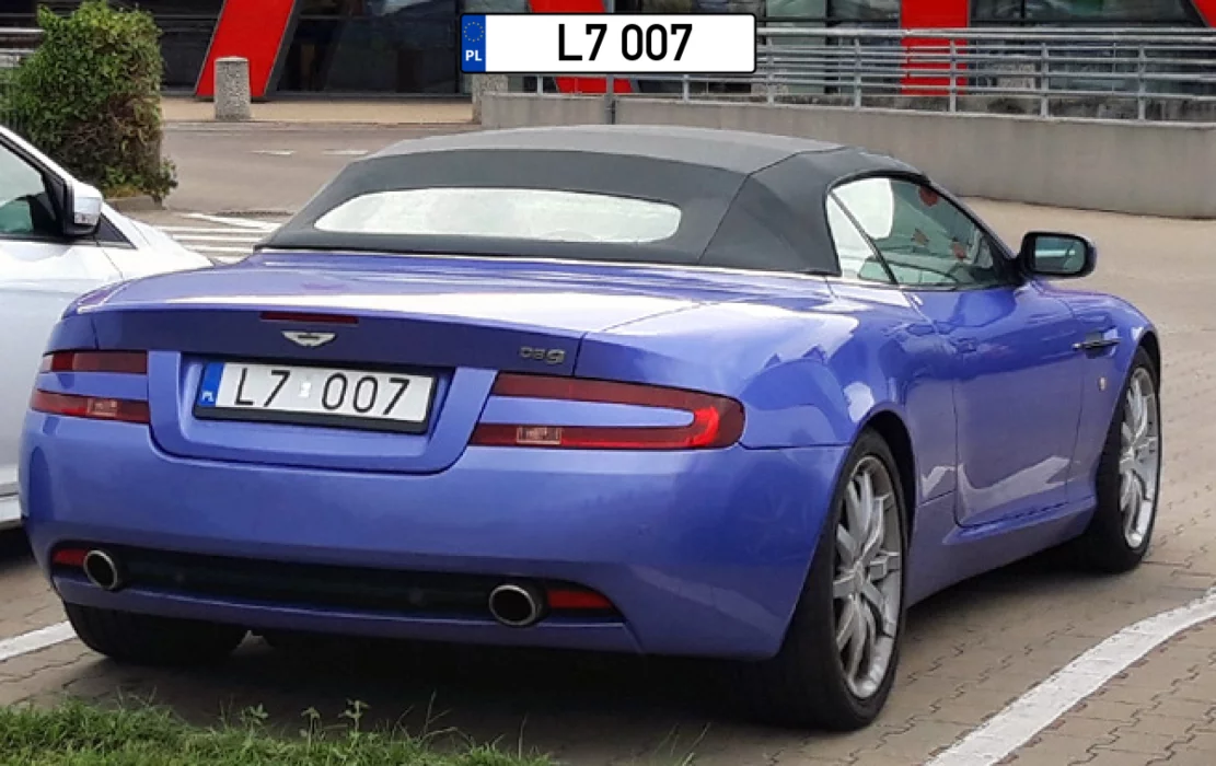 Prawie Bond ... James Błąd