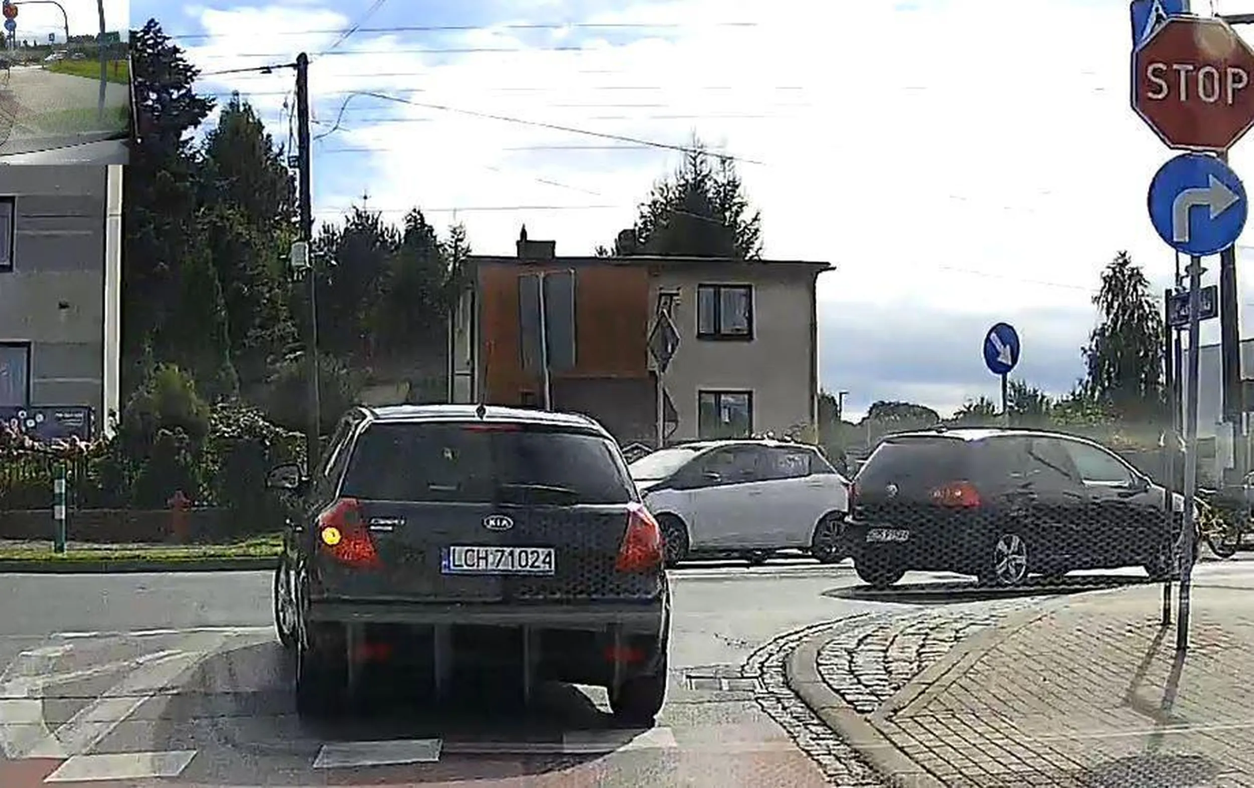 NAKAZ jazdy w prawo ?