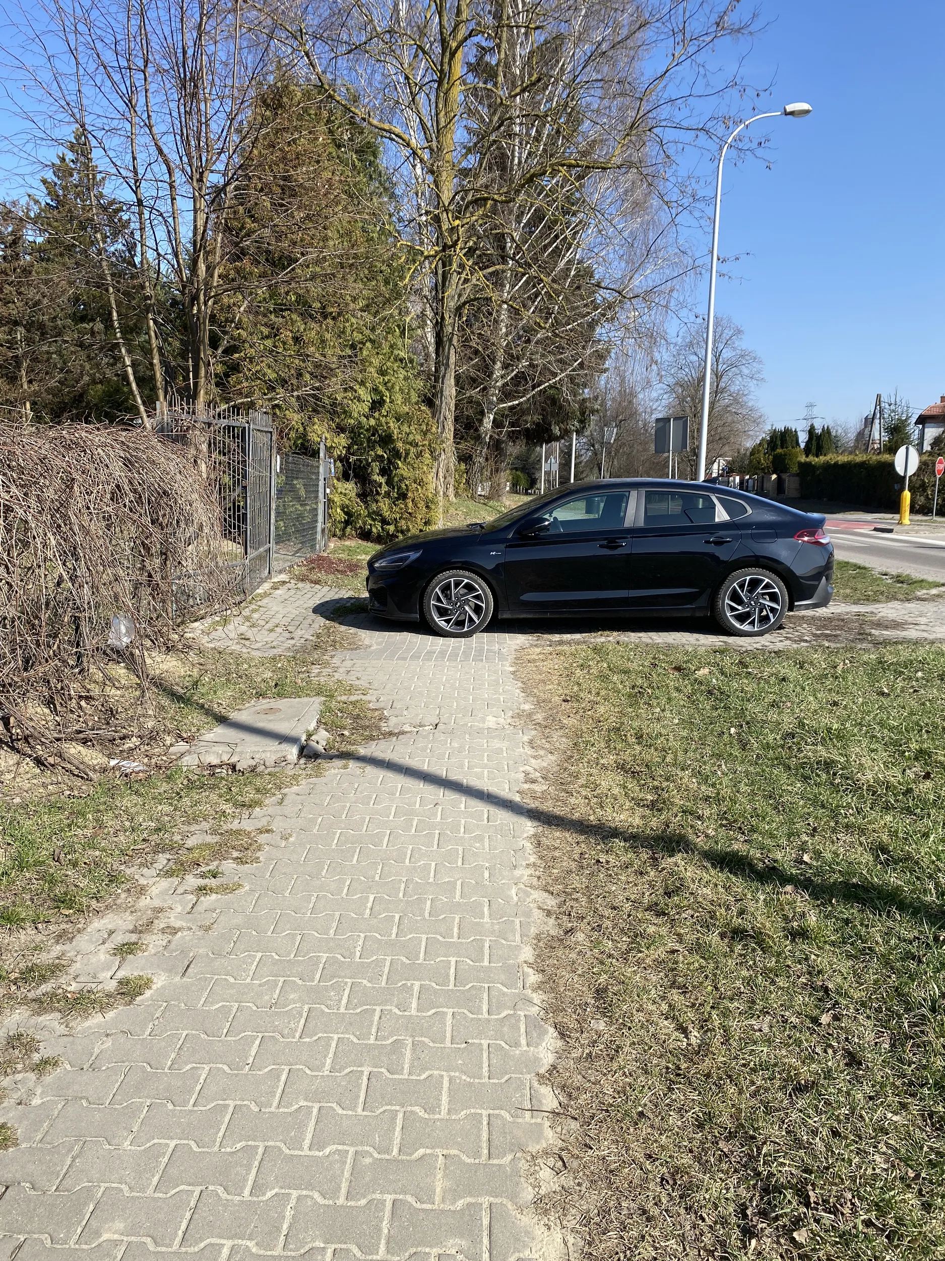 "Se pani z wózkiem ulicą obejdzie"