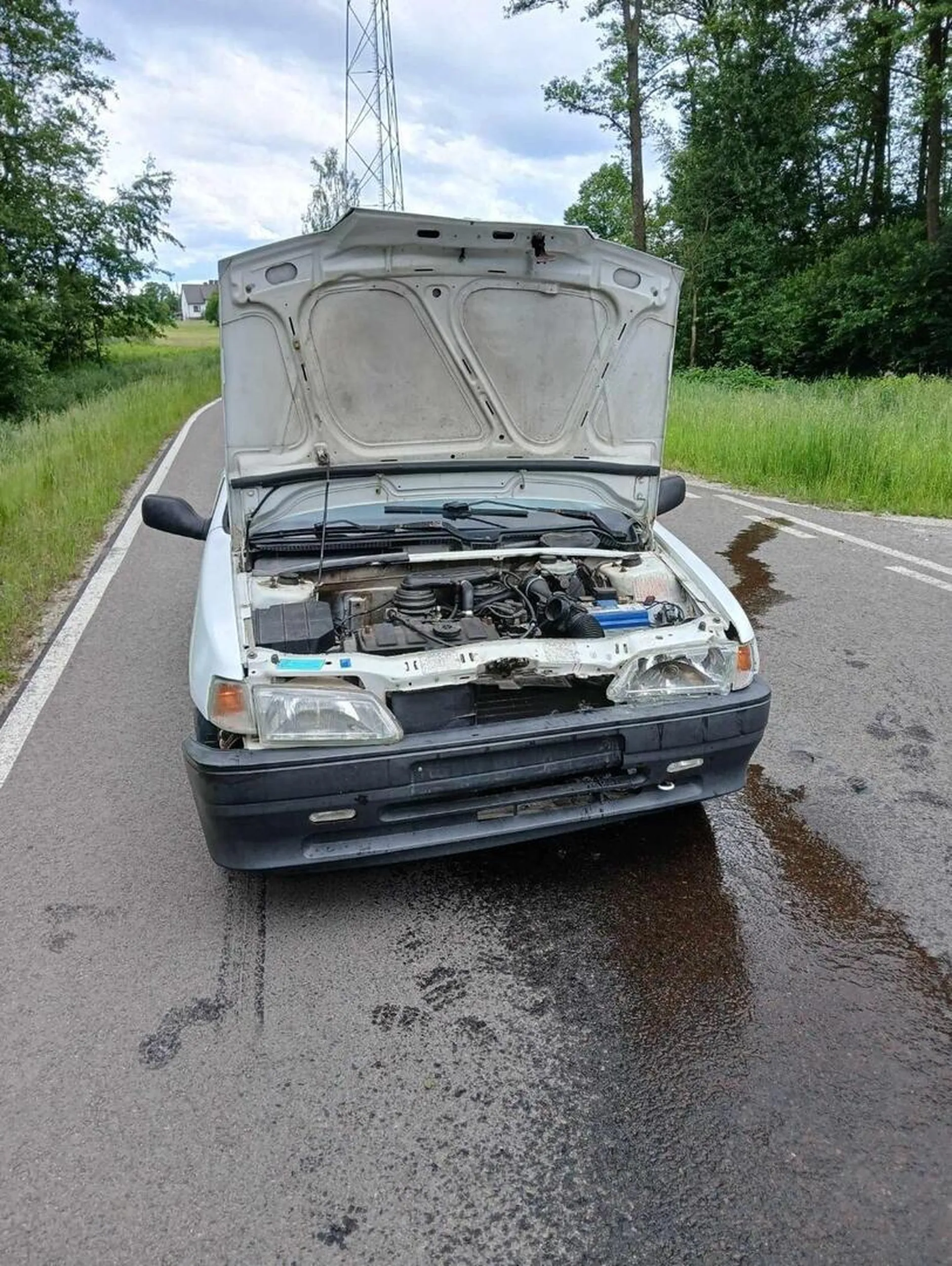 Boze nie dosc ze raz przyjebal dzwona calym przodem to jeszcze zakatowal silnik a teraz próbuje naprawic