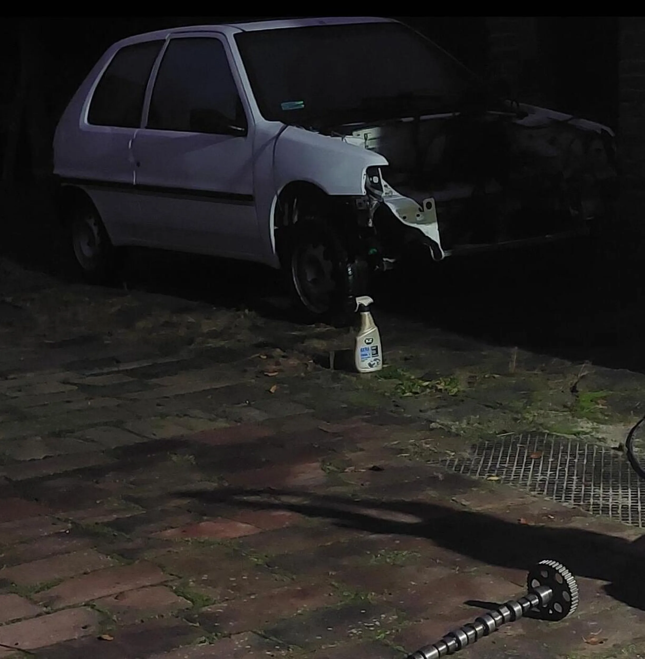 Boze nie dosc ze raz przyjebal dzwona calym przodem to jeszcze zakatowal silnik a teraz próbuje naprawic