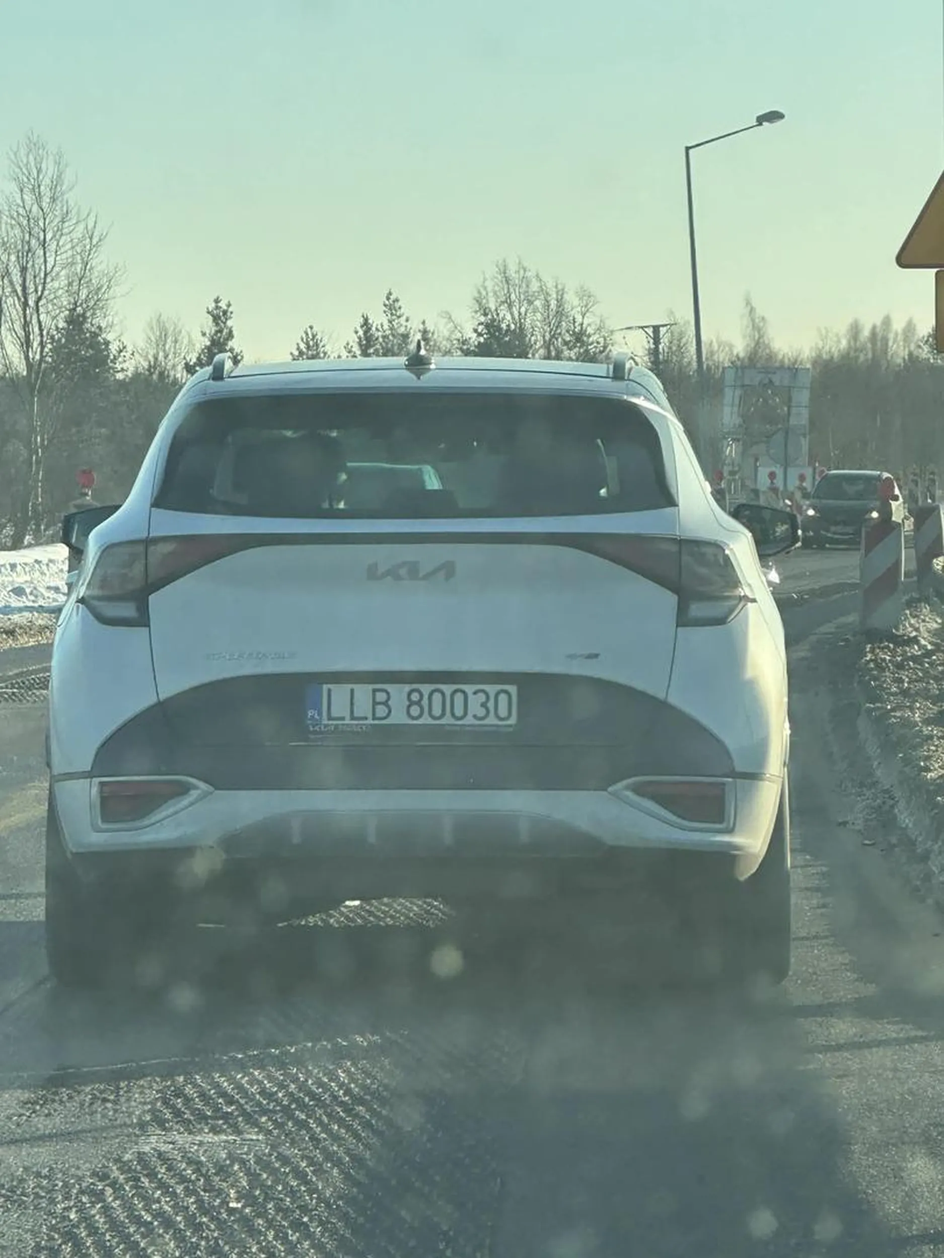 jedzie jak p1zda 60 na 90 przez kilkanaście km i robi kilometrowy korek nie zjeżdża na awaryjny królowa ulicy