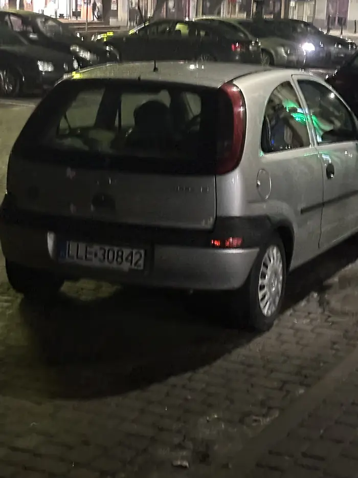 jeździ jak ciota, gaś te 3 cylindry bo chodzi jak sieczkarnia