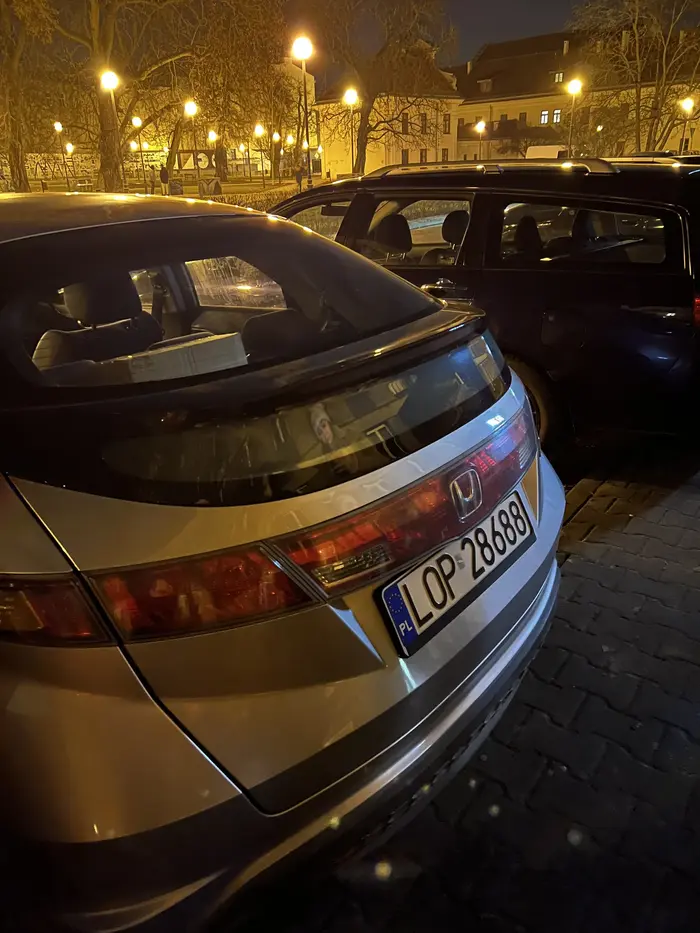 Koliżanki dobrze naprute łasiły się do każdego gustownego mężczyzny. Ciekawe czy rodzice dumni