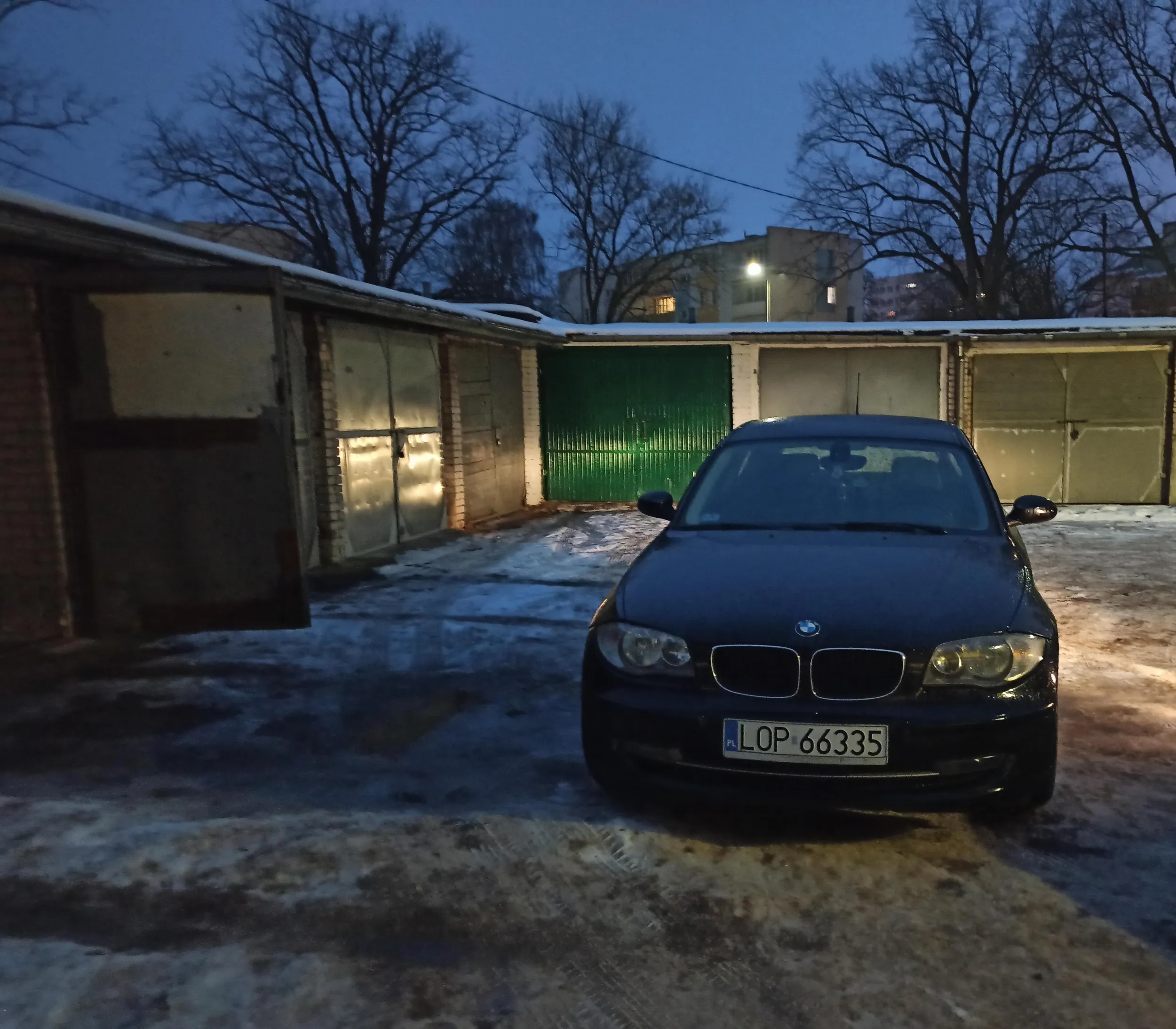 O tak pani gwiazda parkuje na garażach żeby człowieka po kilkunastu godzinach pracy wkurwić