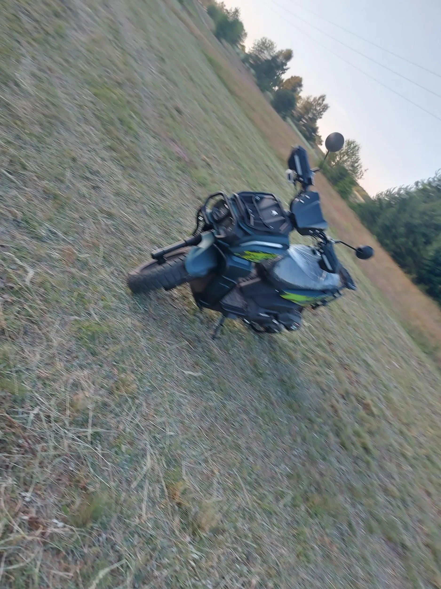 Diabeł popierdala 100+ kmh szybka wyścigówka