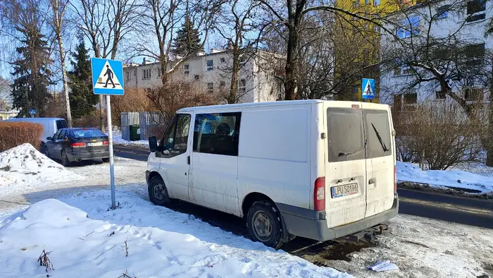 Parkujesz na przejściu dla pieszych.